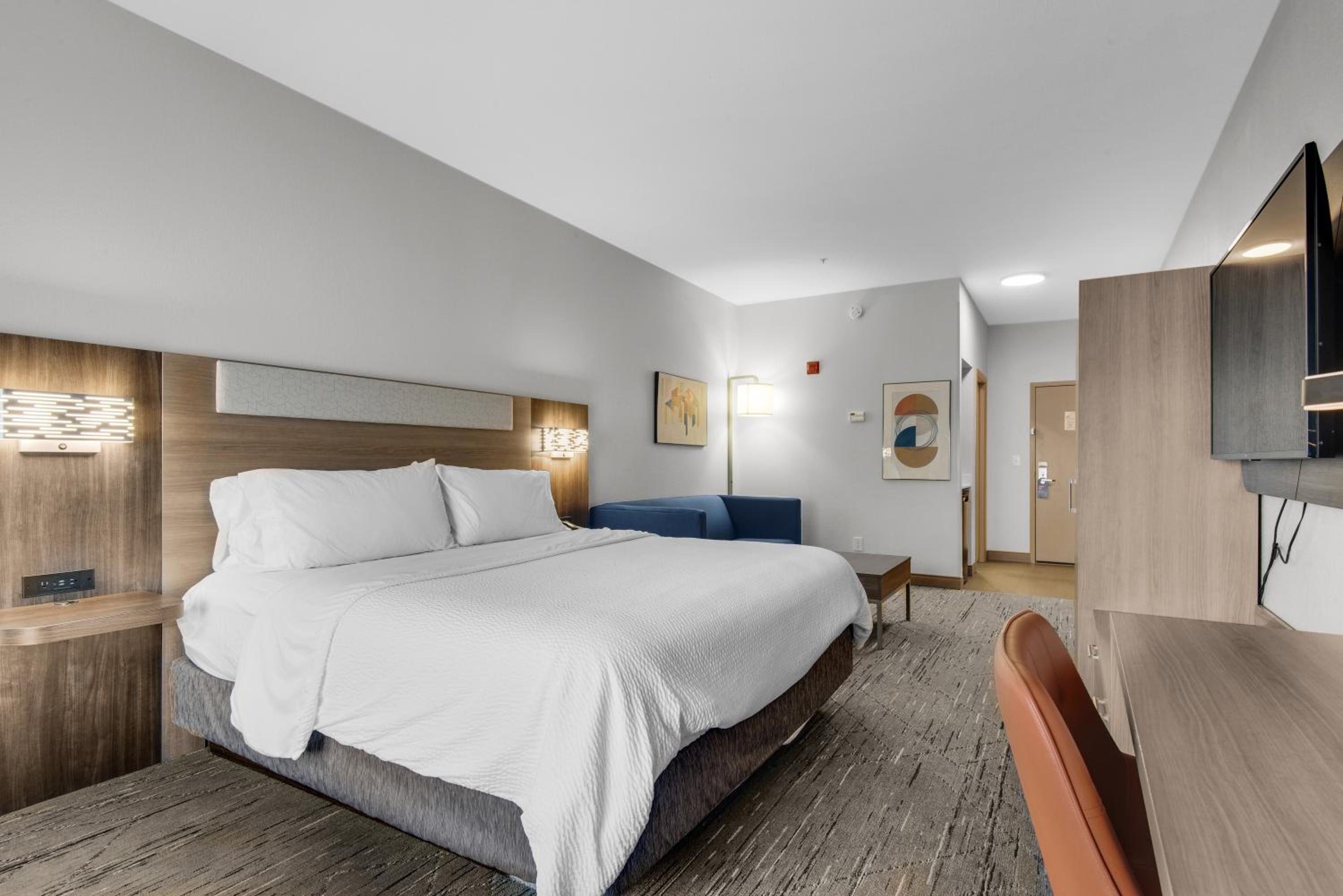 King Suite with Sofa Bed - Photo 14