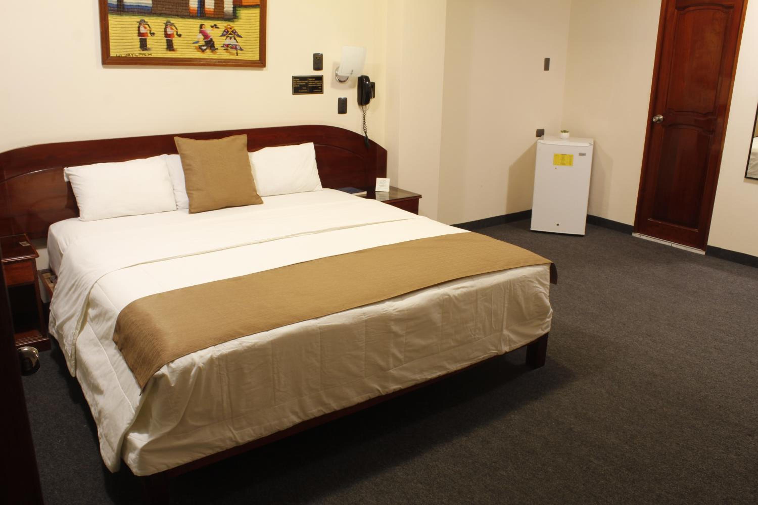 Deluxe Suite with Spa Bath photo 3