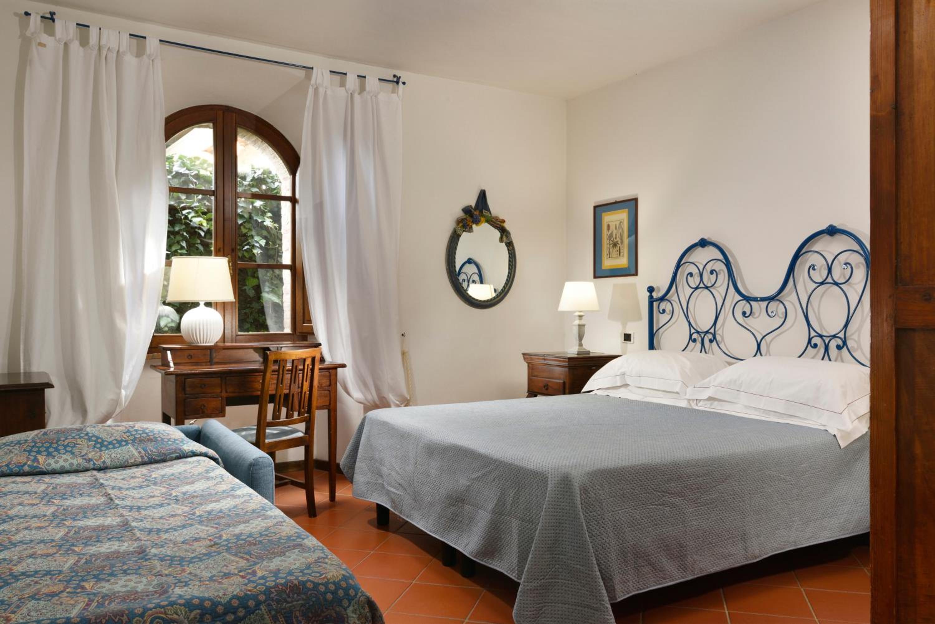 Basic Triple Room photo 2