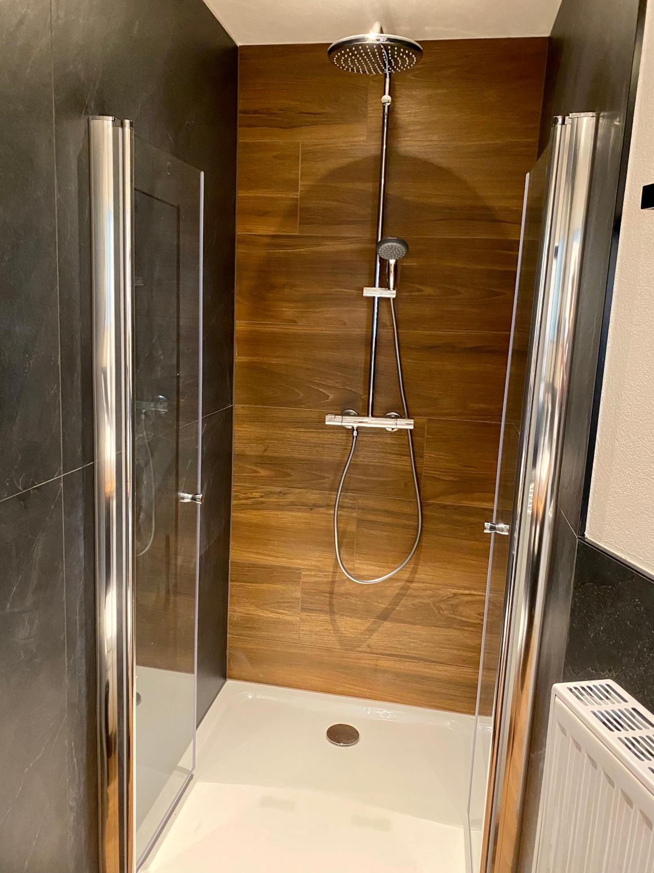 Double Room with Private Bathroom - Photo 6