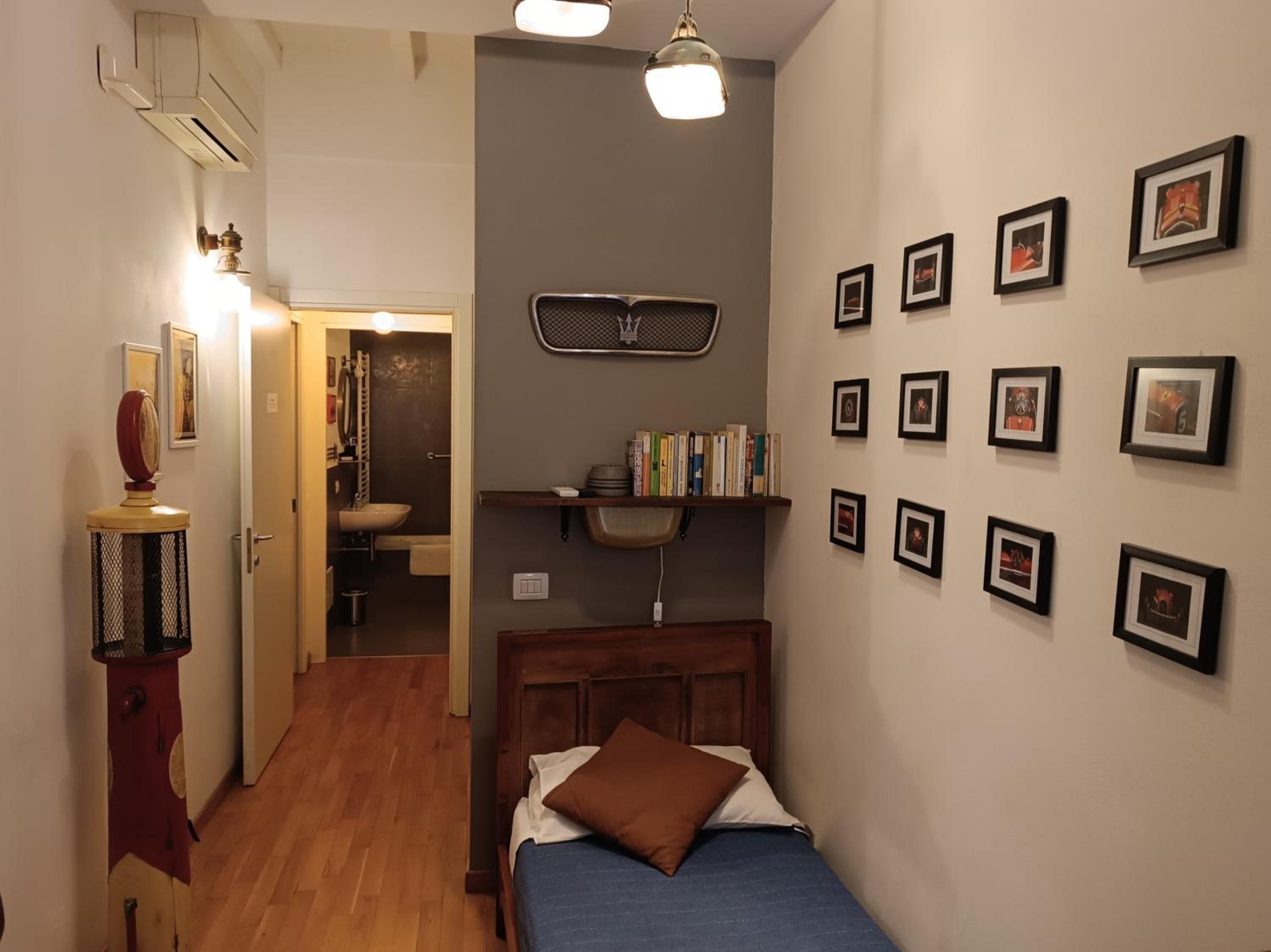 Twin Room with Bath photo 1