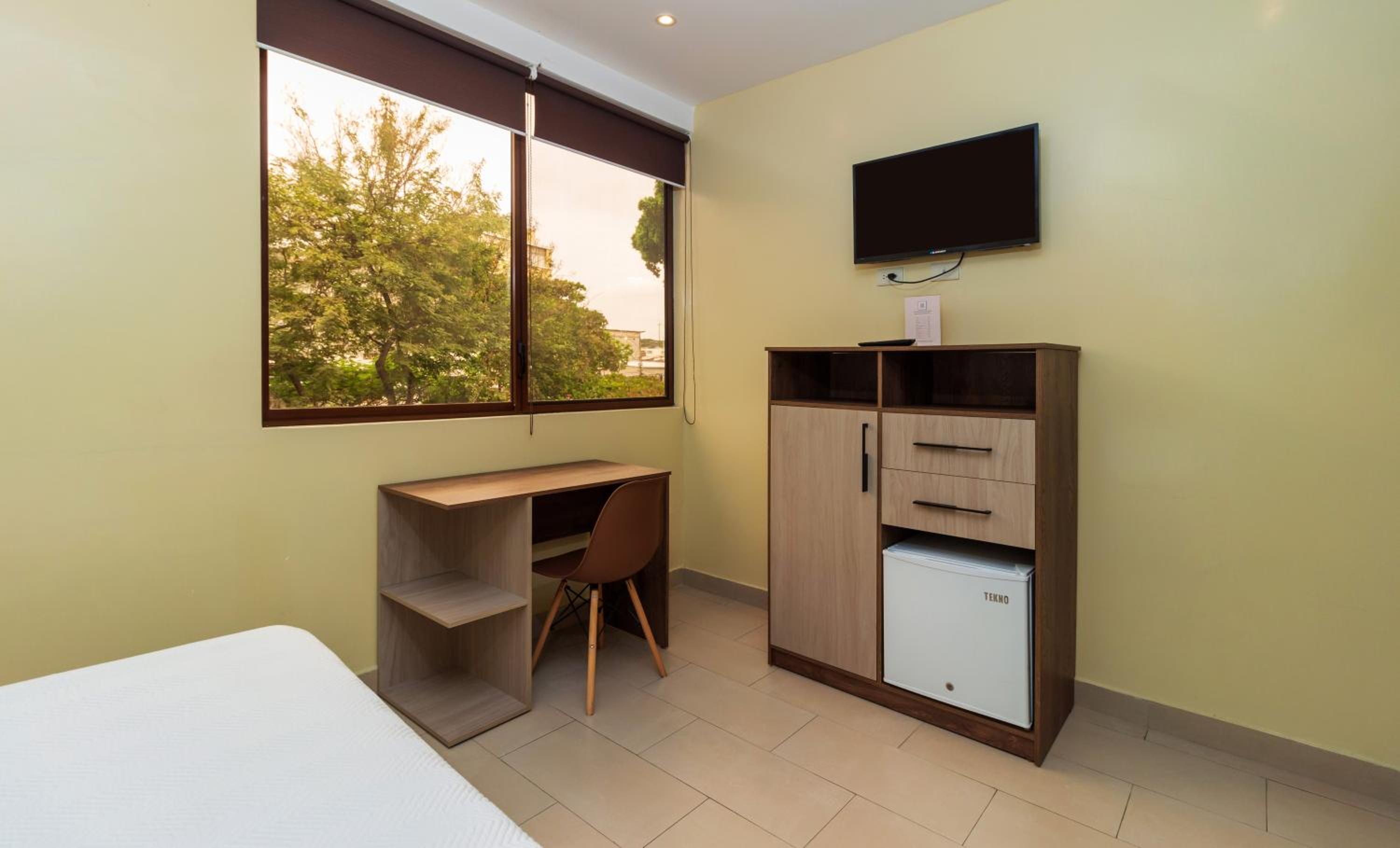 Single Room with Private Bathroom photo 2