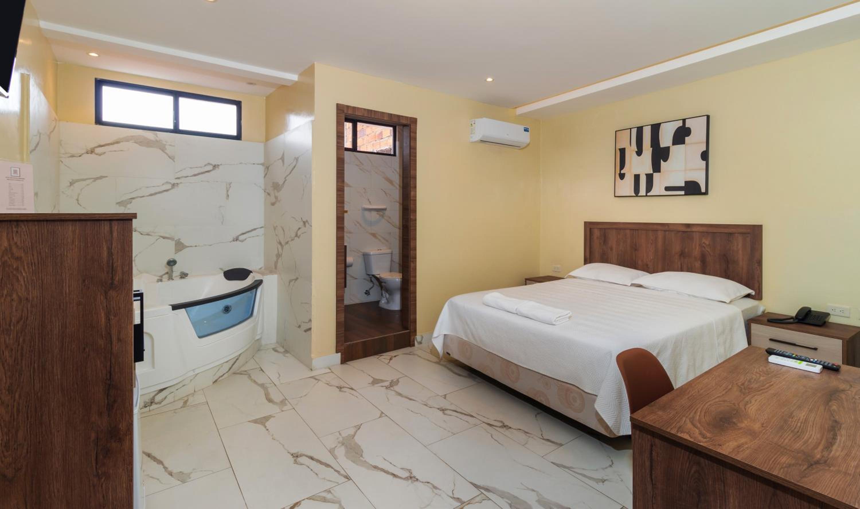 Deluxe Suite with Spa Bath photo 1