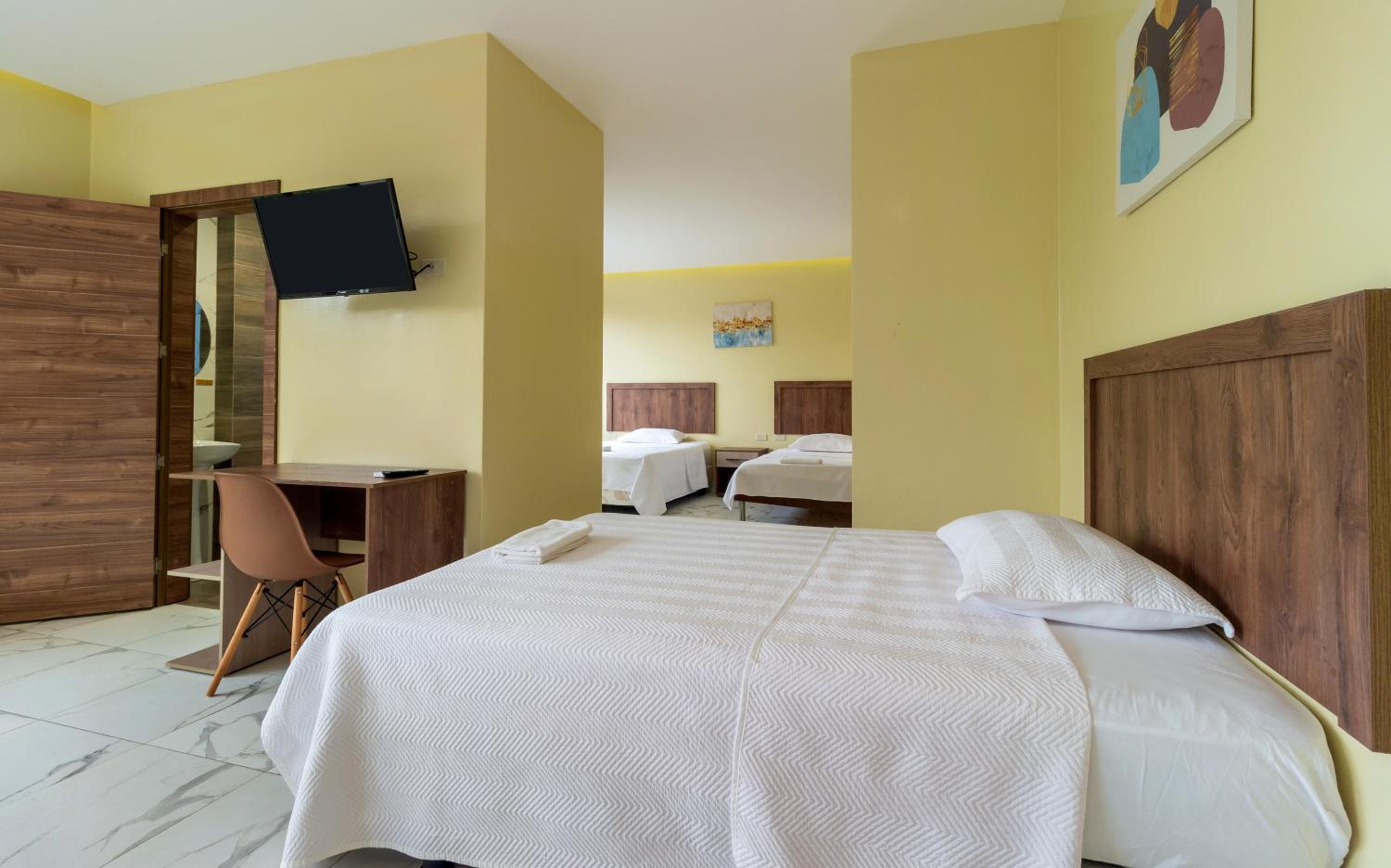 Quadruple Room with Private Bathroom photo 3