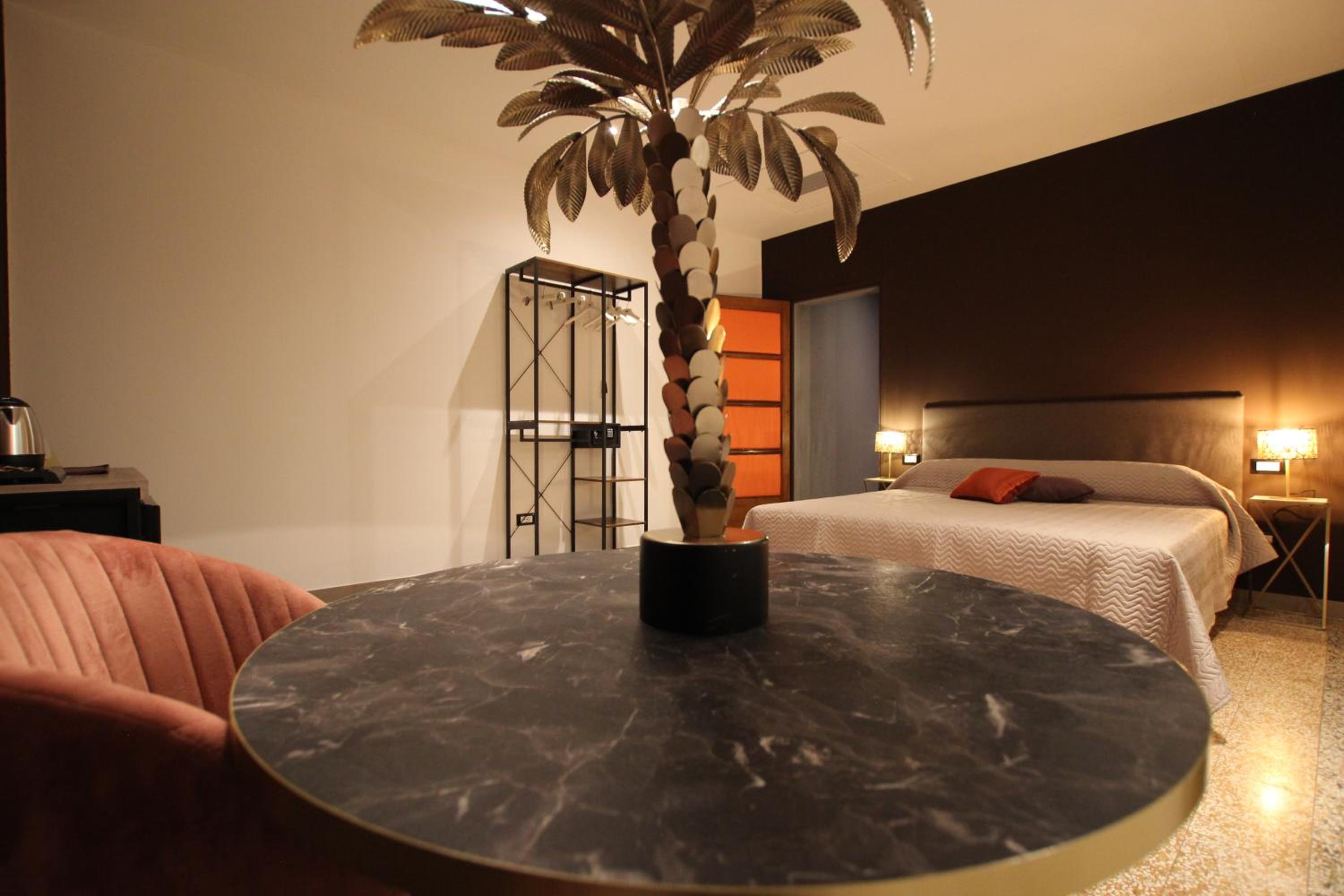 Superior King Room - Photo 37