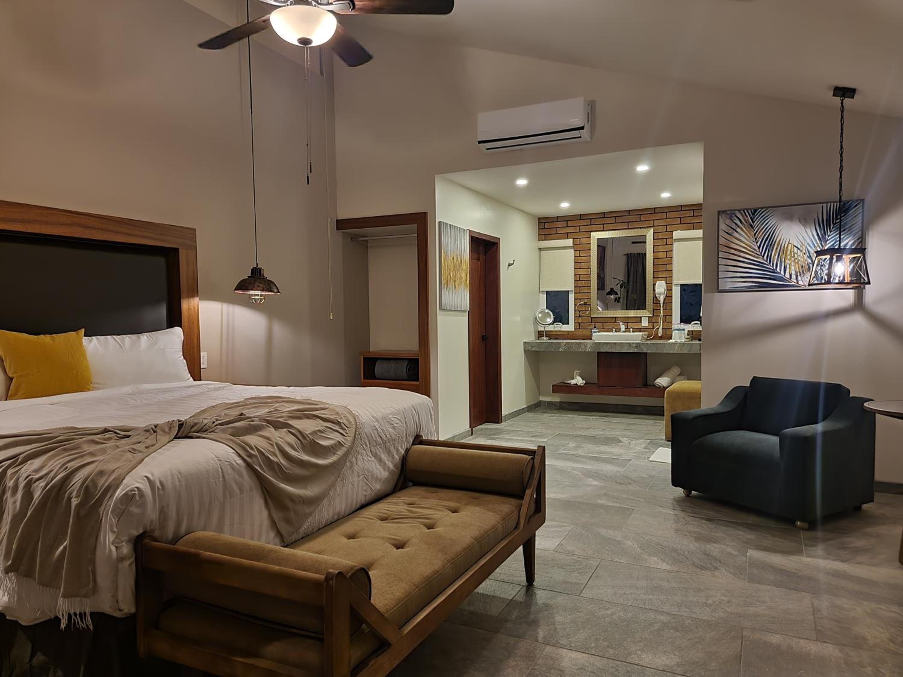 Superior King Suite - Photo 12