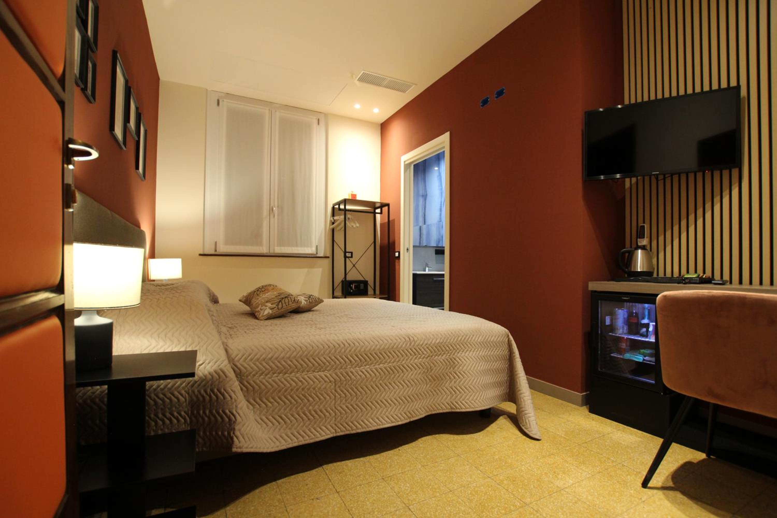 Double Room - Photo 16