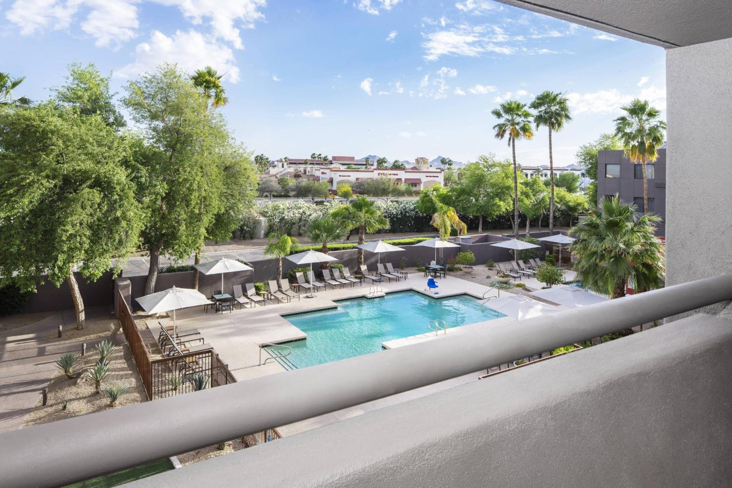 King Room with Pool View - Photo 9