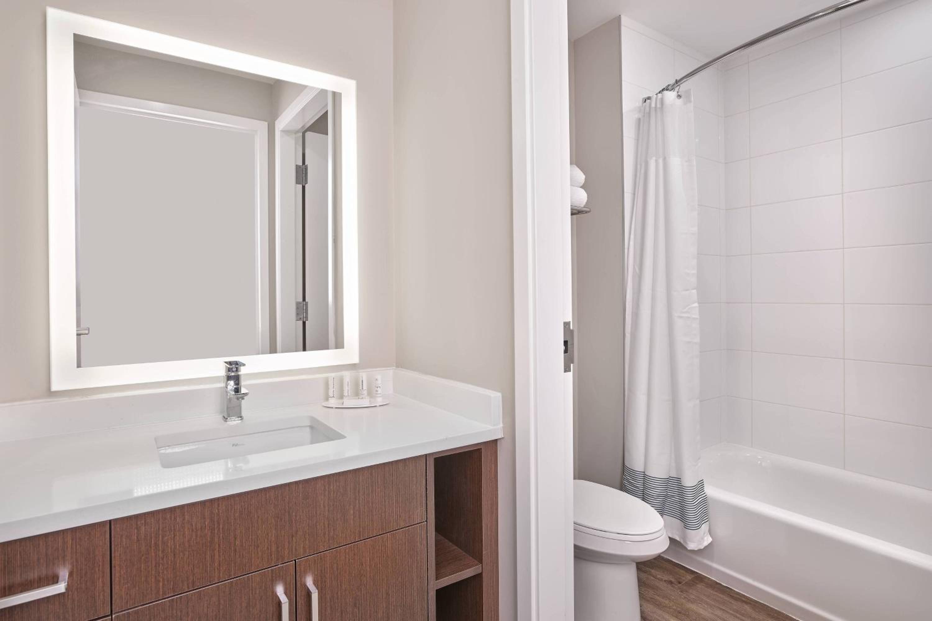 2 Bedroom Suite - Photo 6