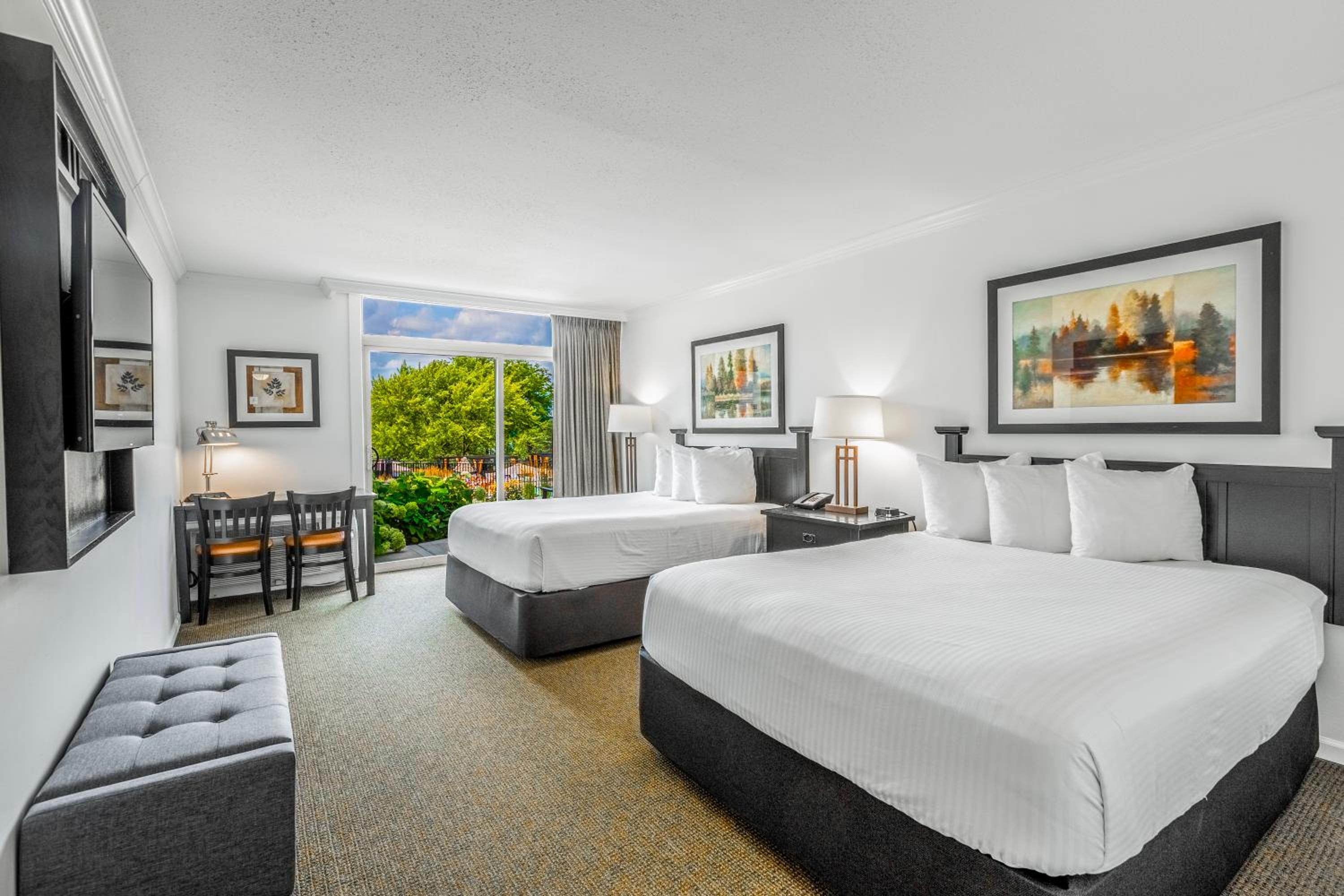 Lakeside Patio Double Queen Room