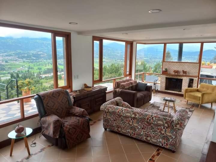 Four-Bedroom House photo 3
