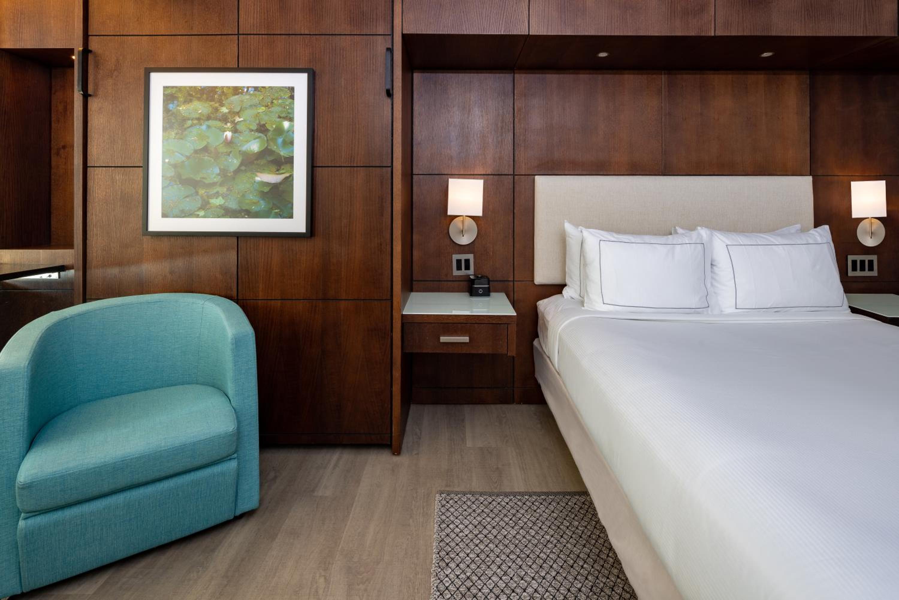 Queen Room with Extra Double Bed and Garden View - Photo 5