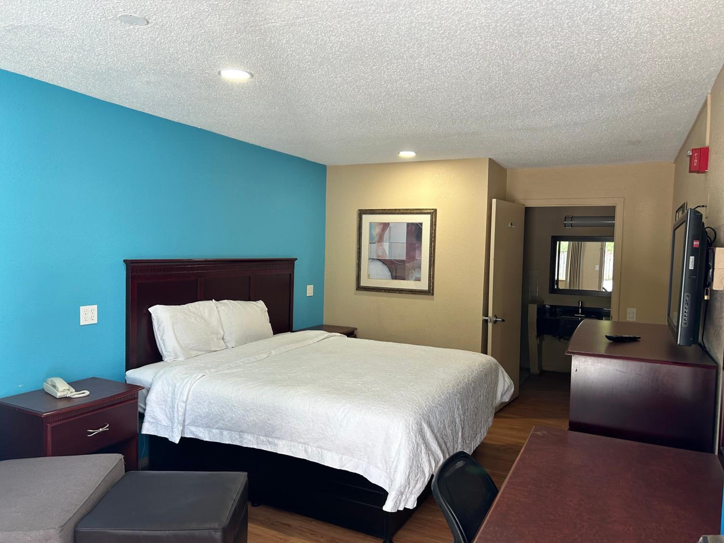 Deluxe King Room