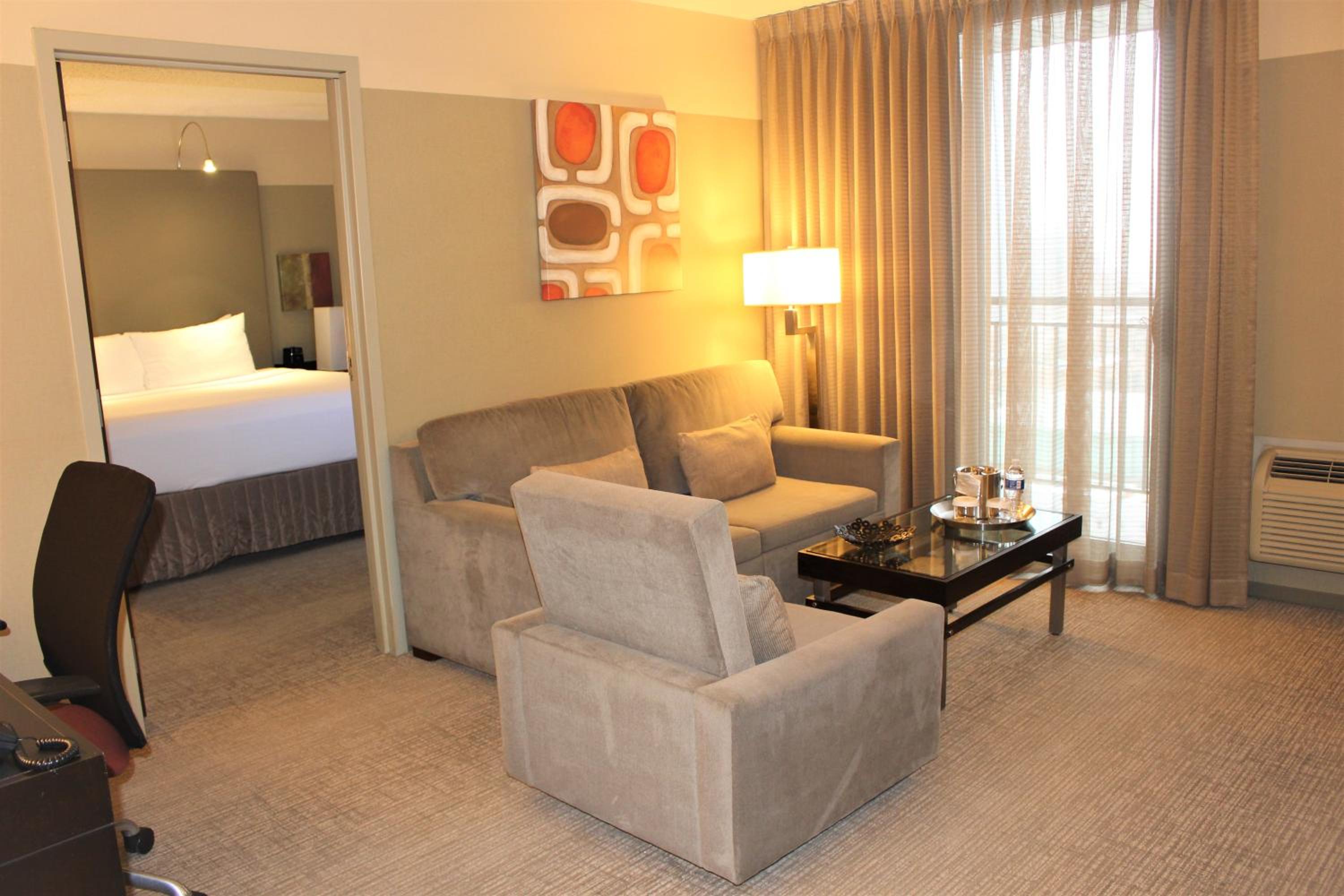 King Suite - Non-Smoking - Photo 2