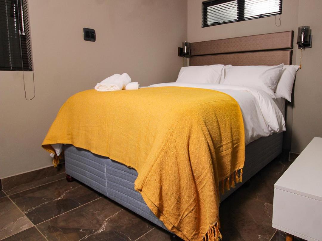 Standard Double Room - Photo 9