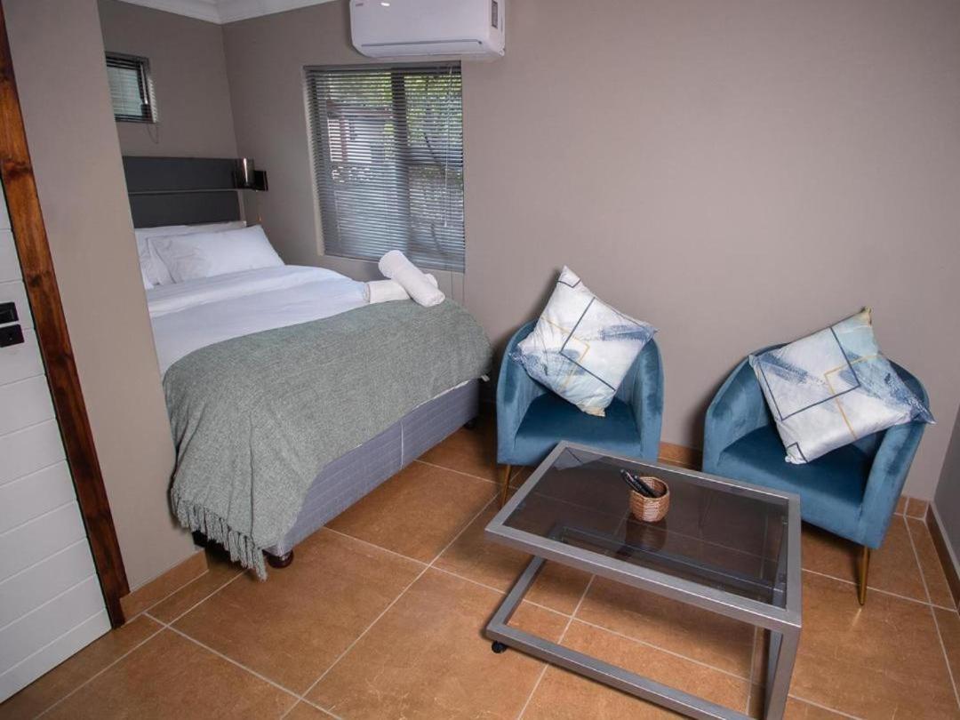 Standard Double Room - Photo 6
