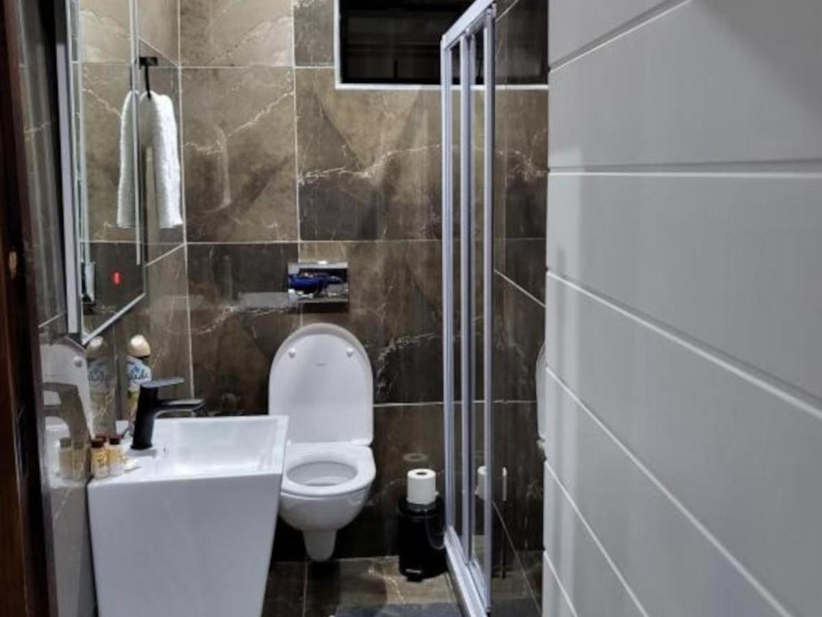 Standard Double Room - Photo 12
