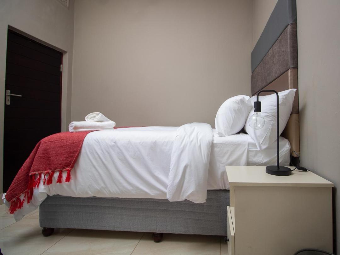 Standard Double Room - Photo 15