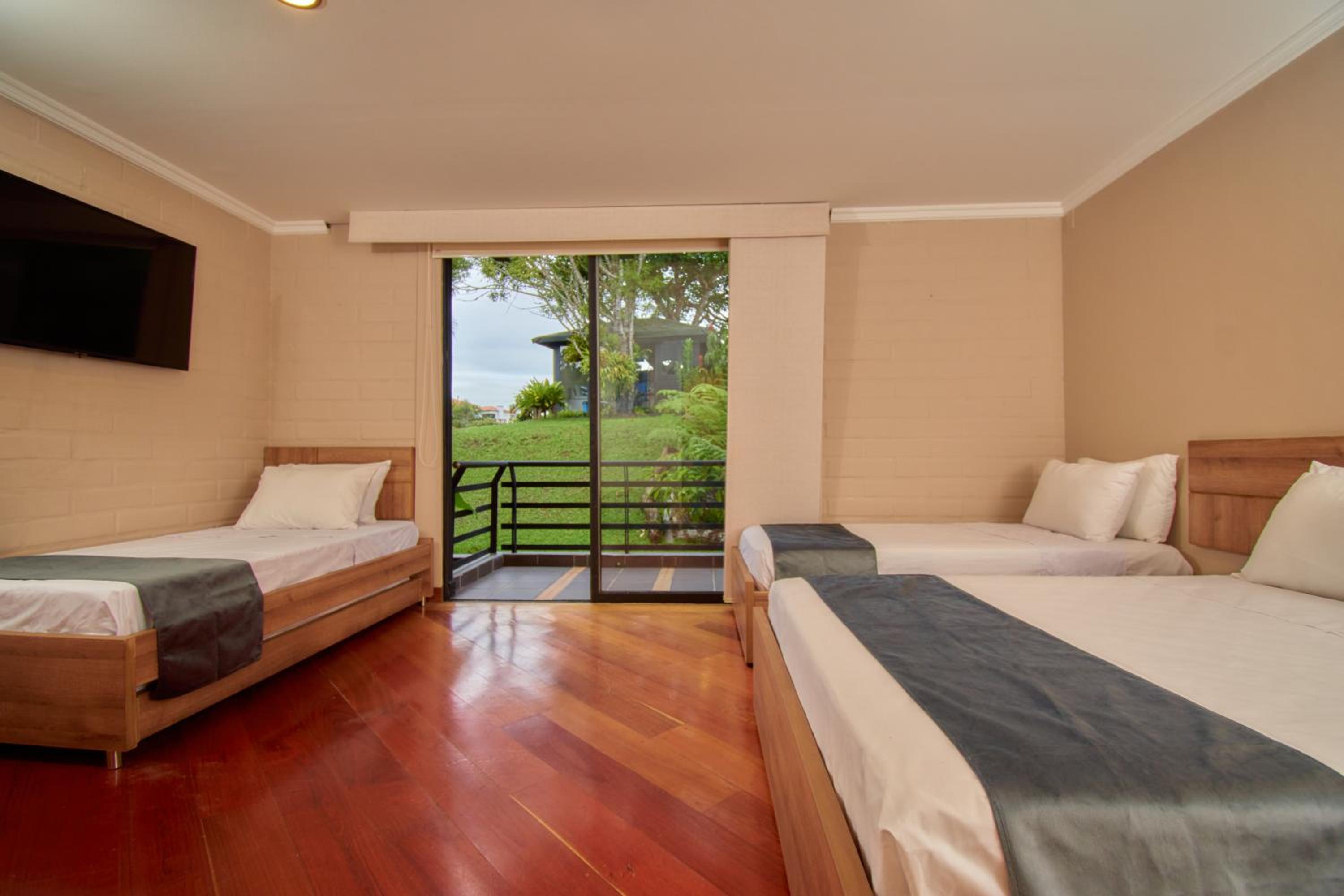 Family Room With Balcony photo 3