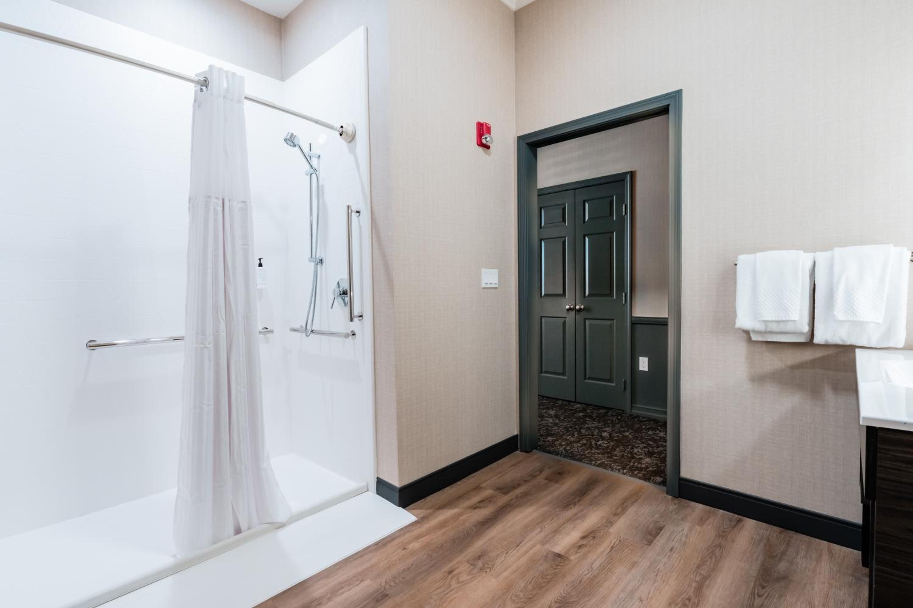 King Room - Disability Access photo 3