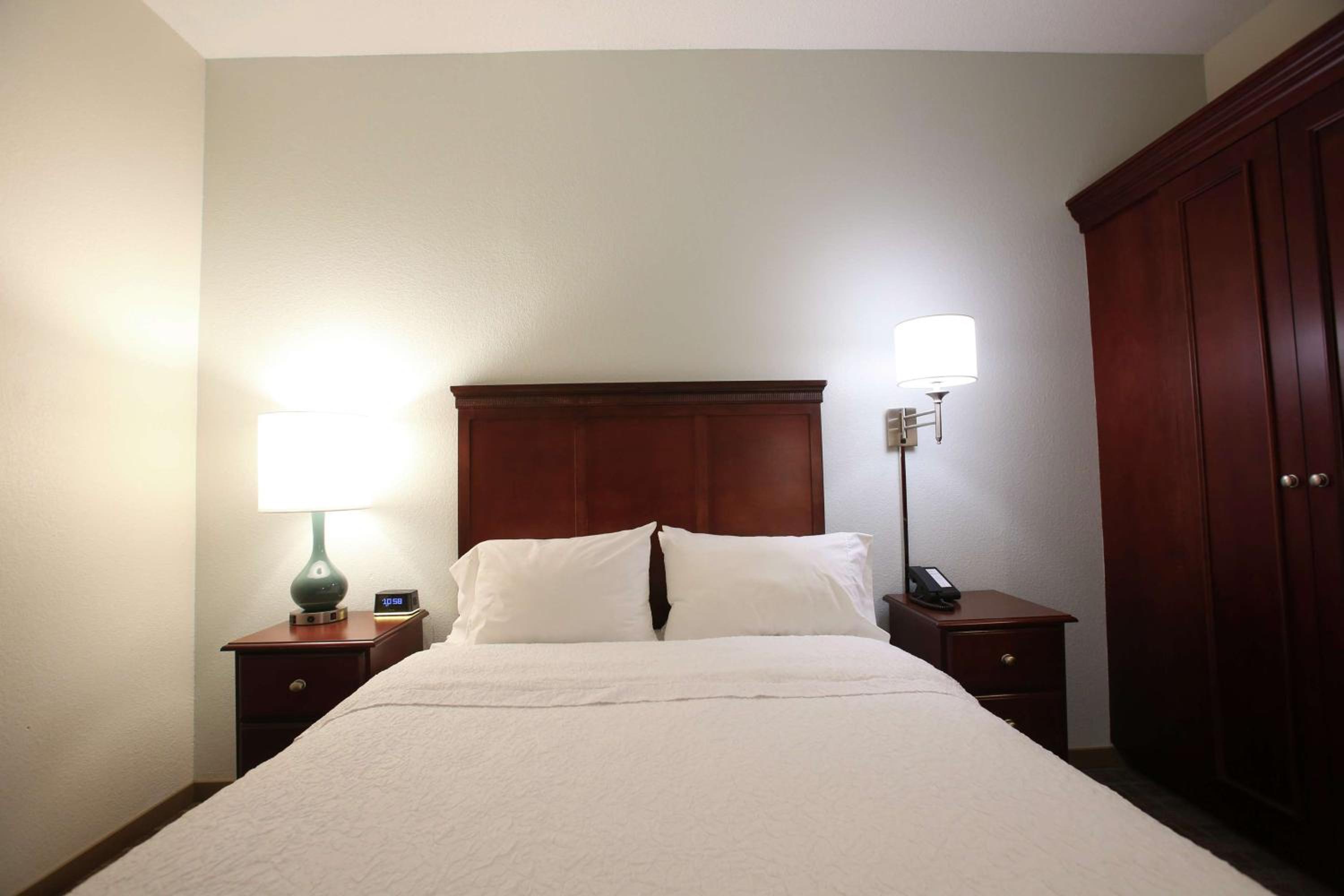 Double Room Accessible with Tub Non-Smoking - Photo 1