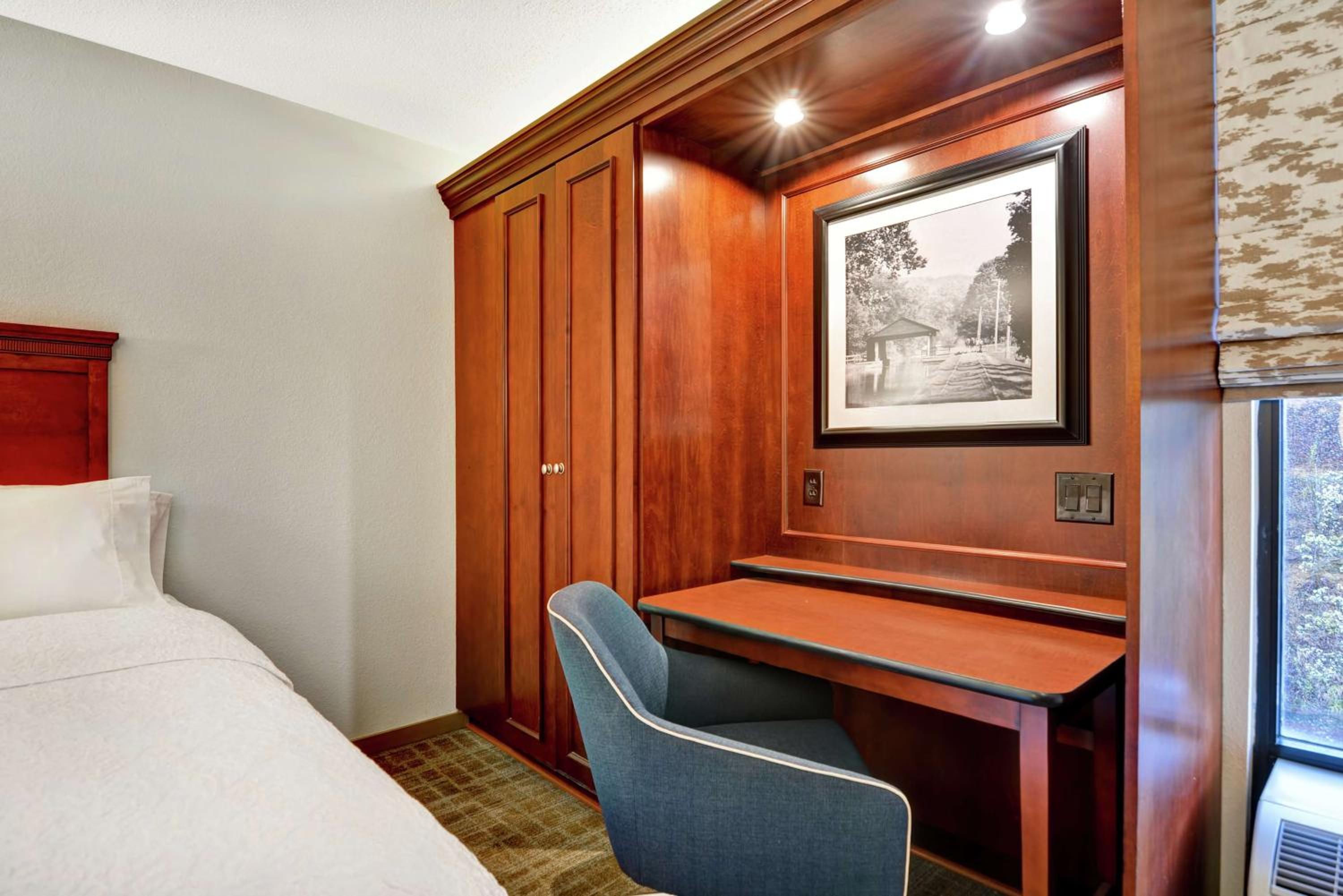 Double Room with Two Double Beds - Non-Smoking - Photo 4