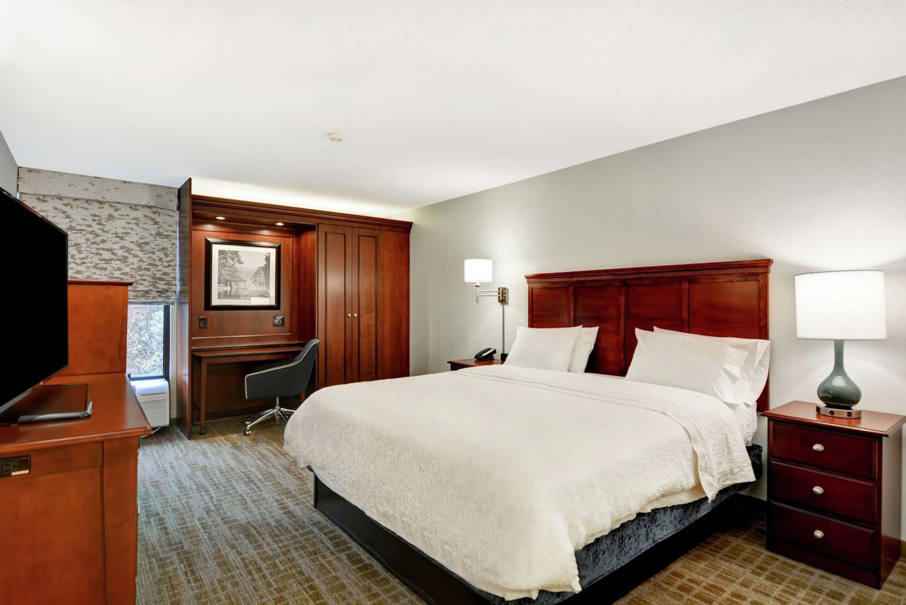 King Room - Non-Smoking - Photo 1