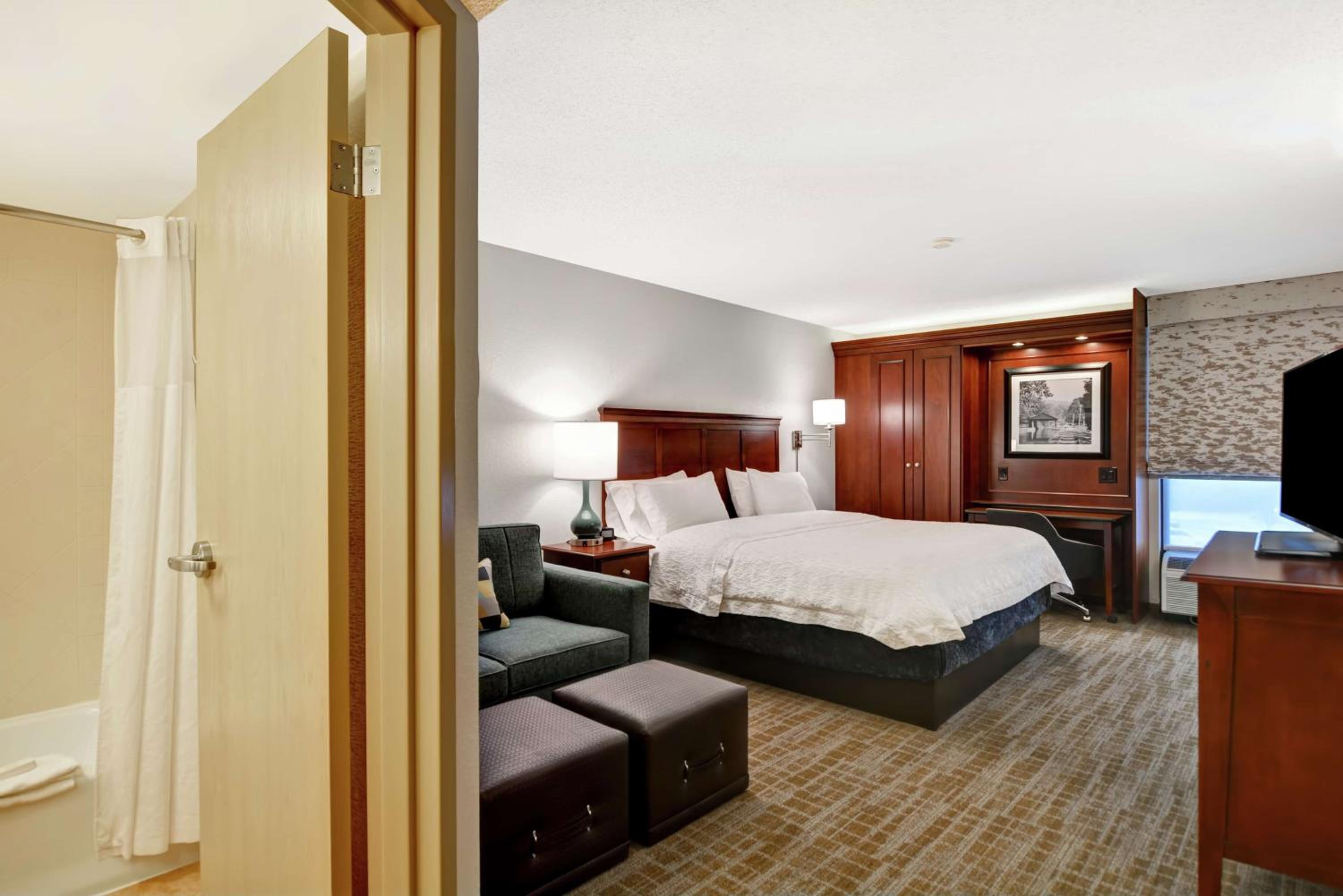 King Room with Sofa Bed - Non-Smoking - Photo 7