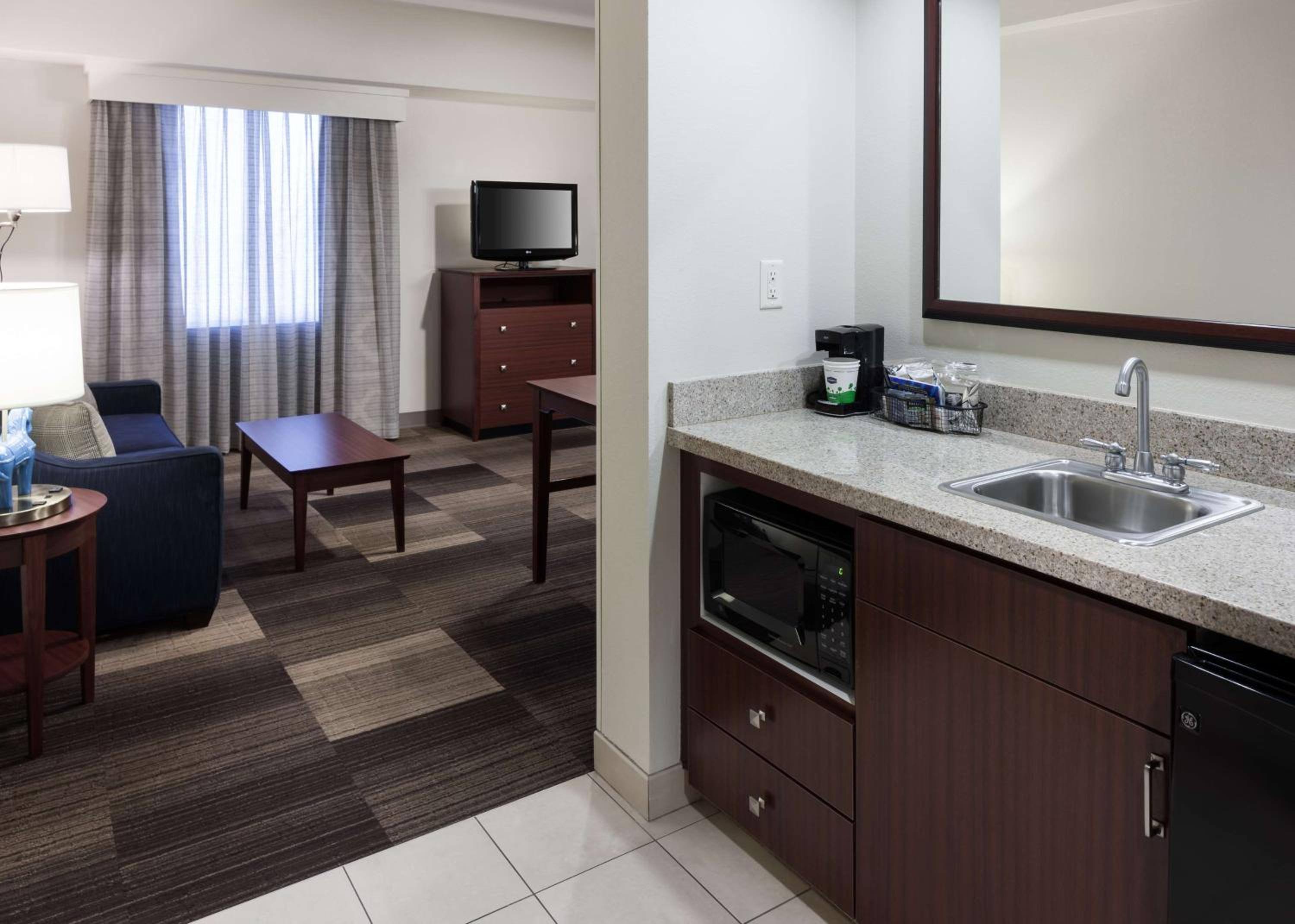 King Studio Suite - Non-Smoking - Photo 7