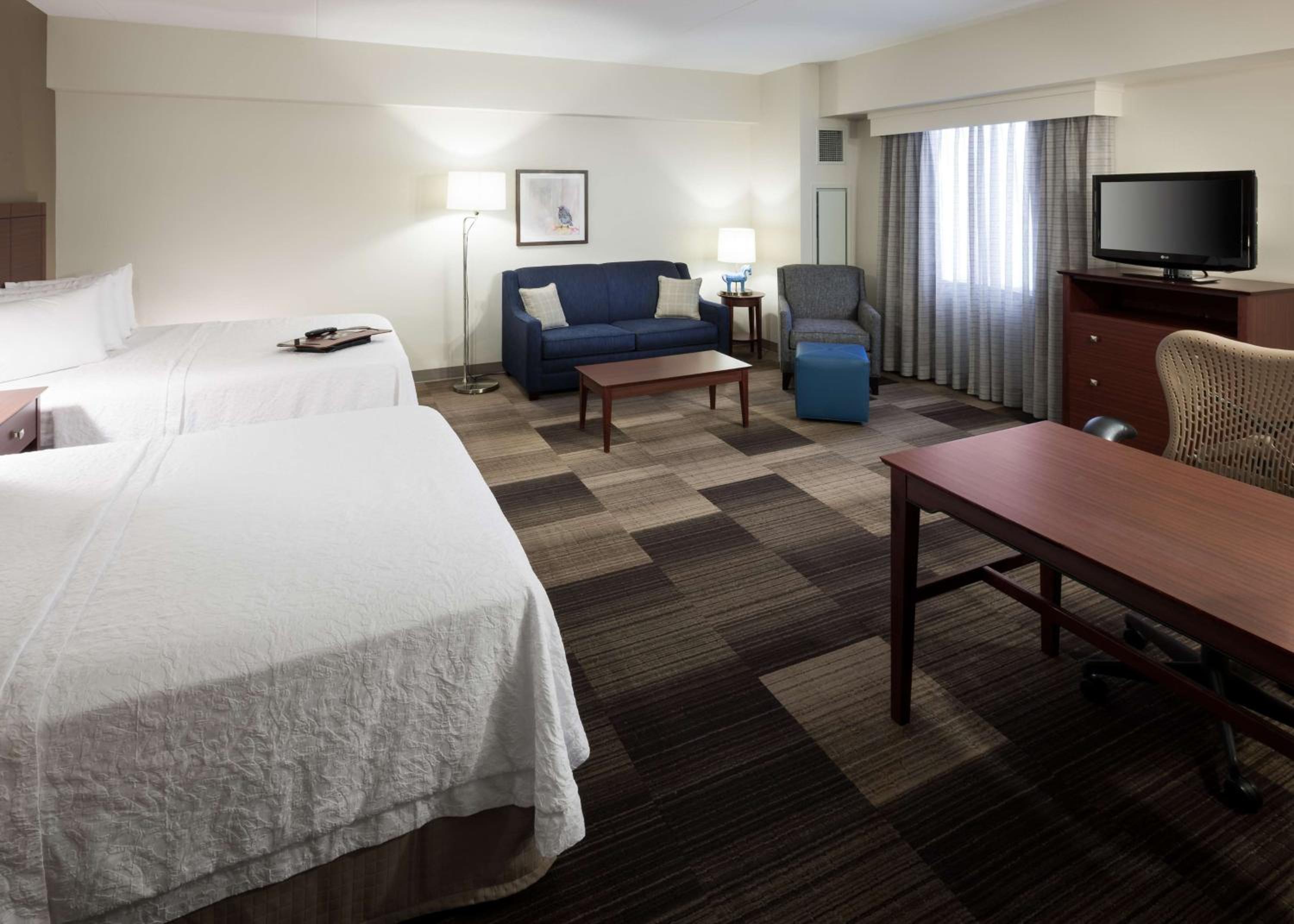 Queen Studio Suite with Two Queen Beds - Non-Smoking - Photo 8
