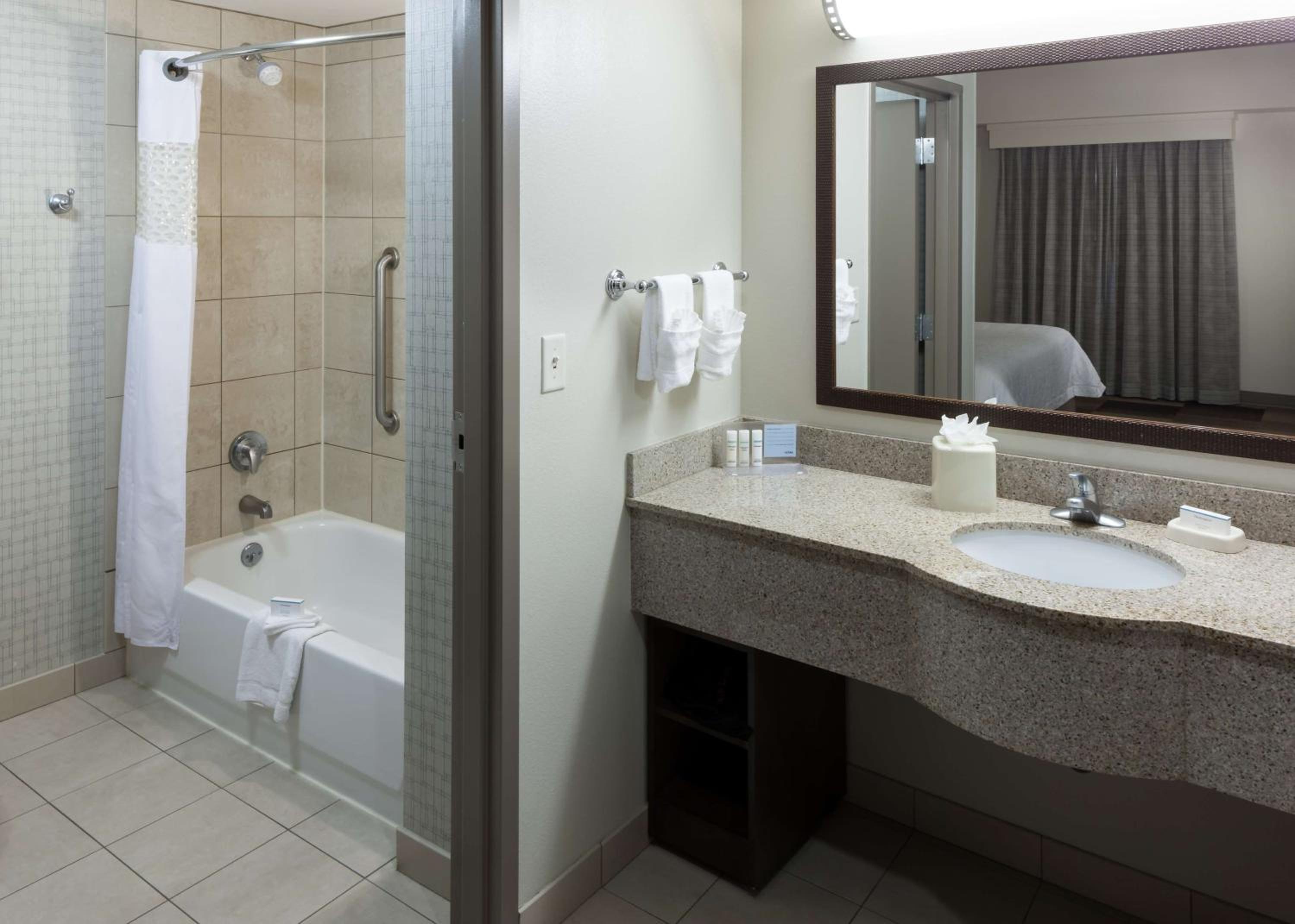 King Studio Suite - Non-Smoking - Photo 2