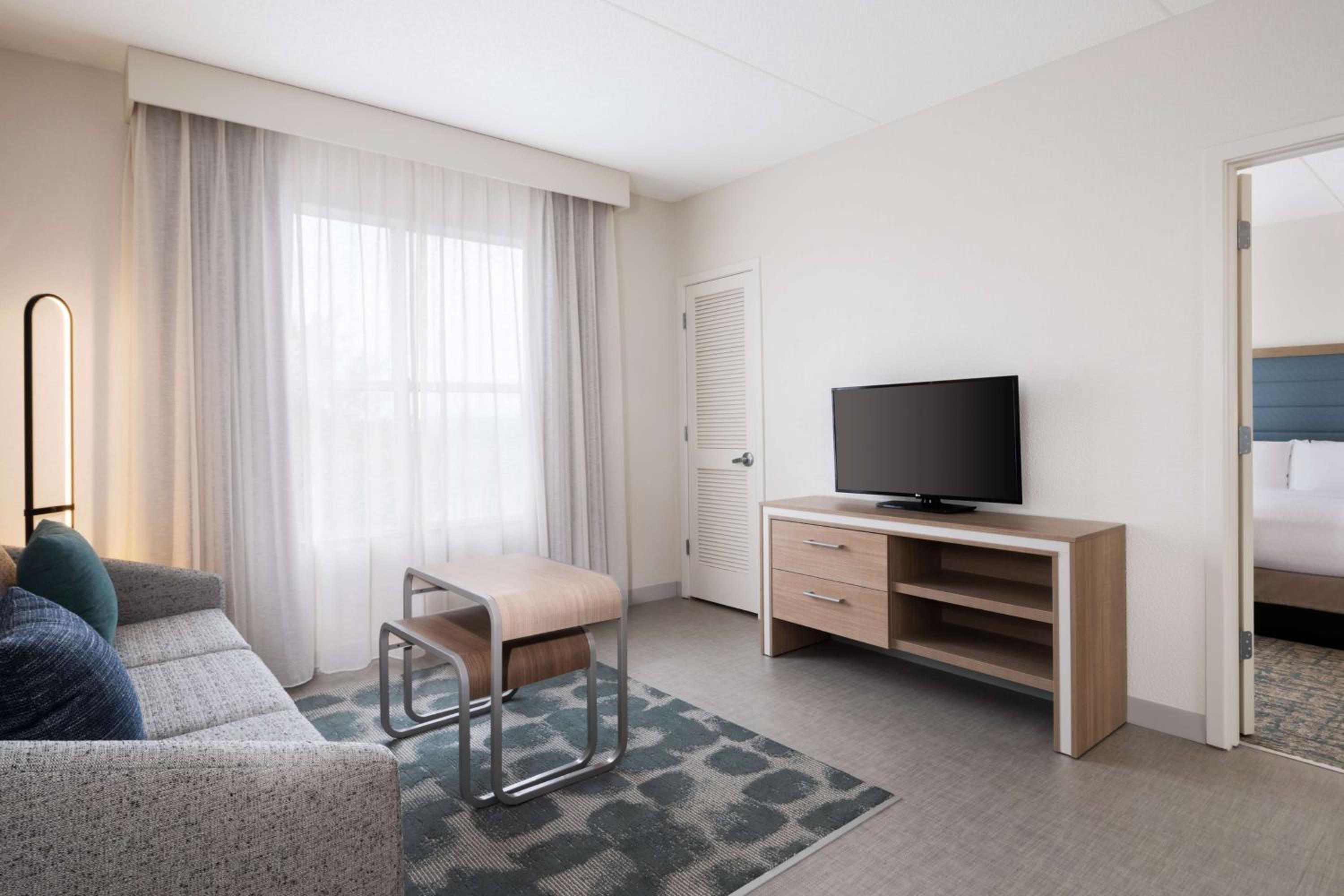One-Bedroom King Suite - Non-Smoking photo 2