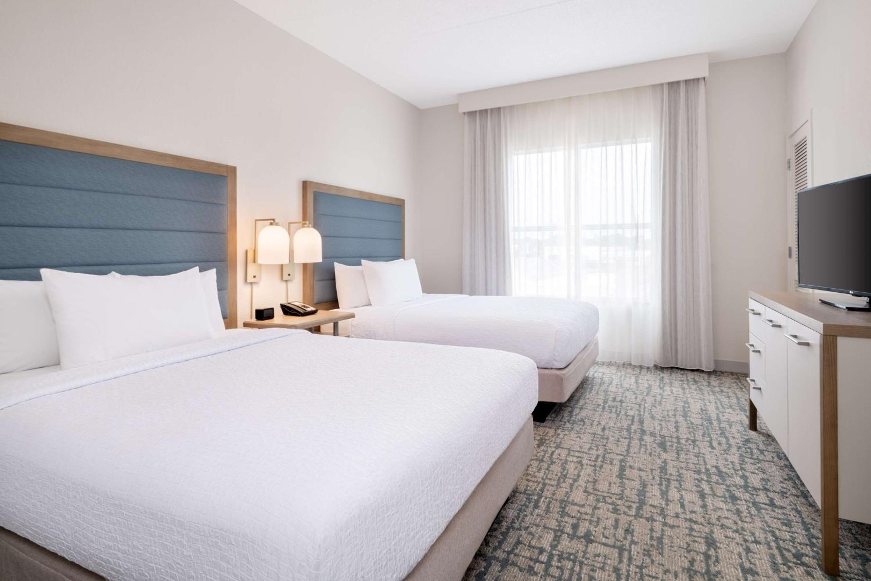 One-Bedroom Queen Suite with Two Queen Beds - Non-Smoking - Photo 1