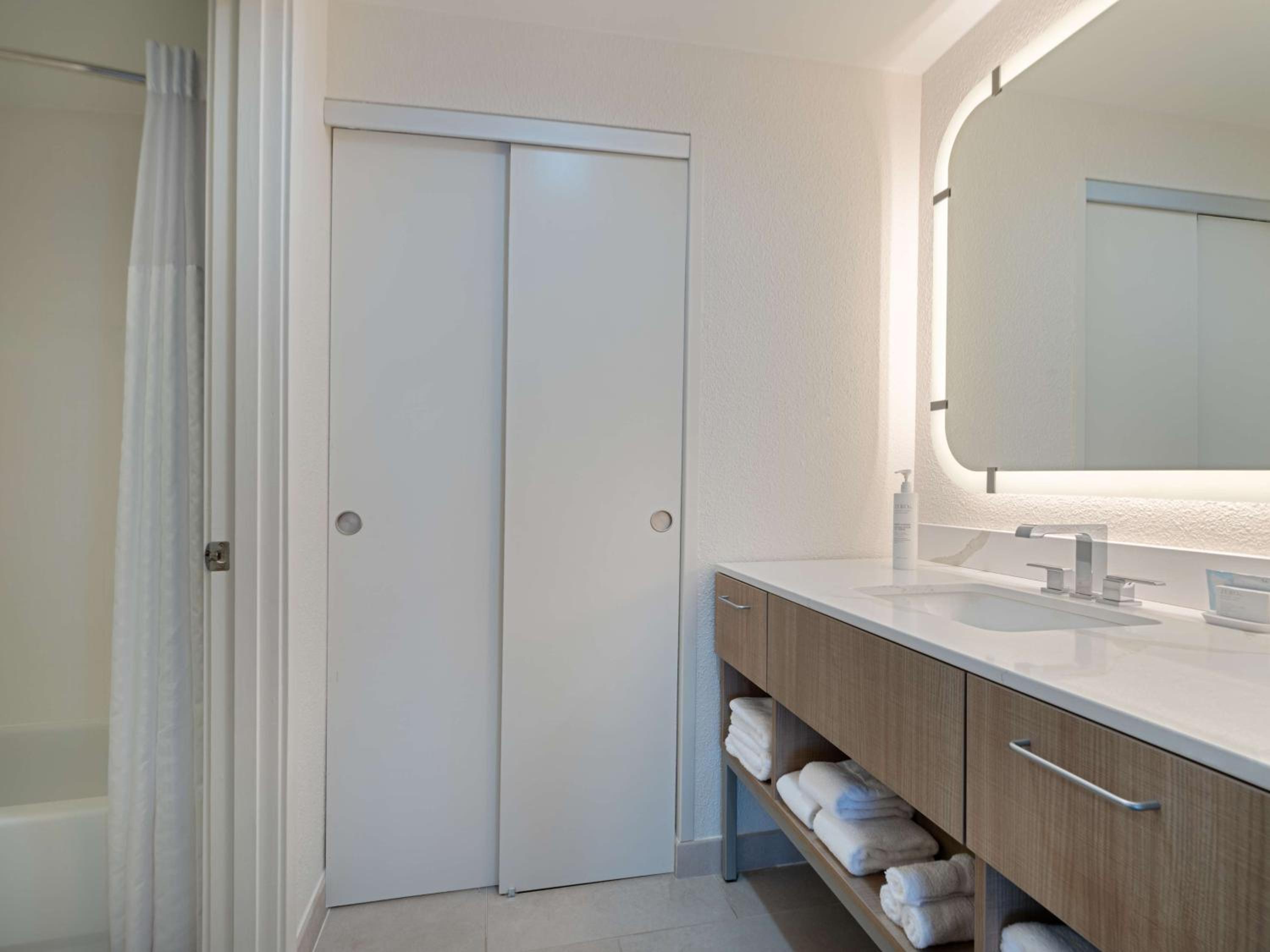 King Studio Suite - Non-Smoking - Photo 2