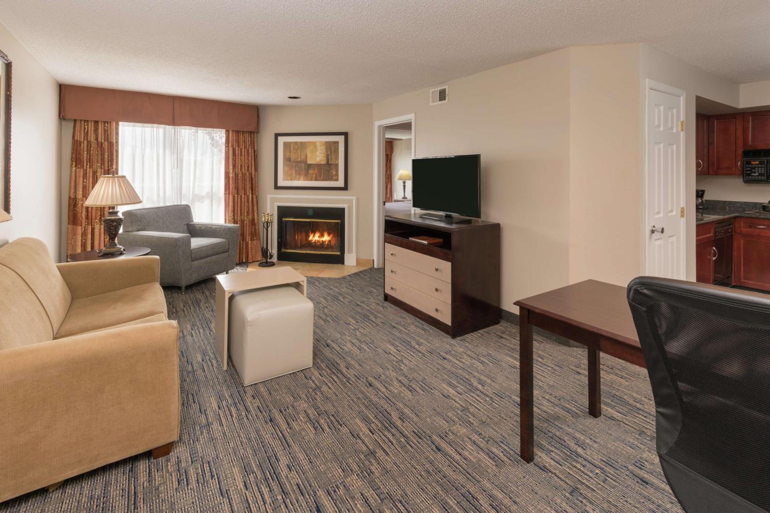 One-Bedroom King Suite with Sofa Bed and Fireplace - Photo 4