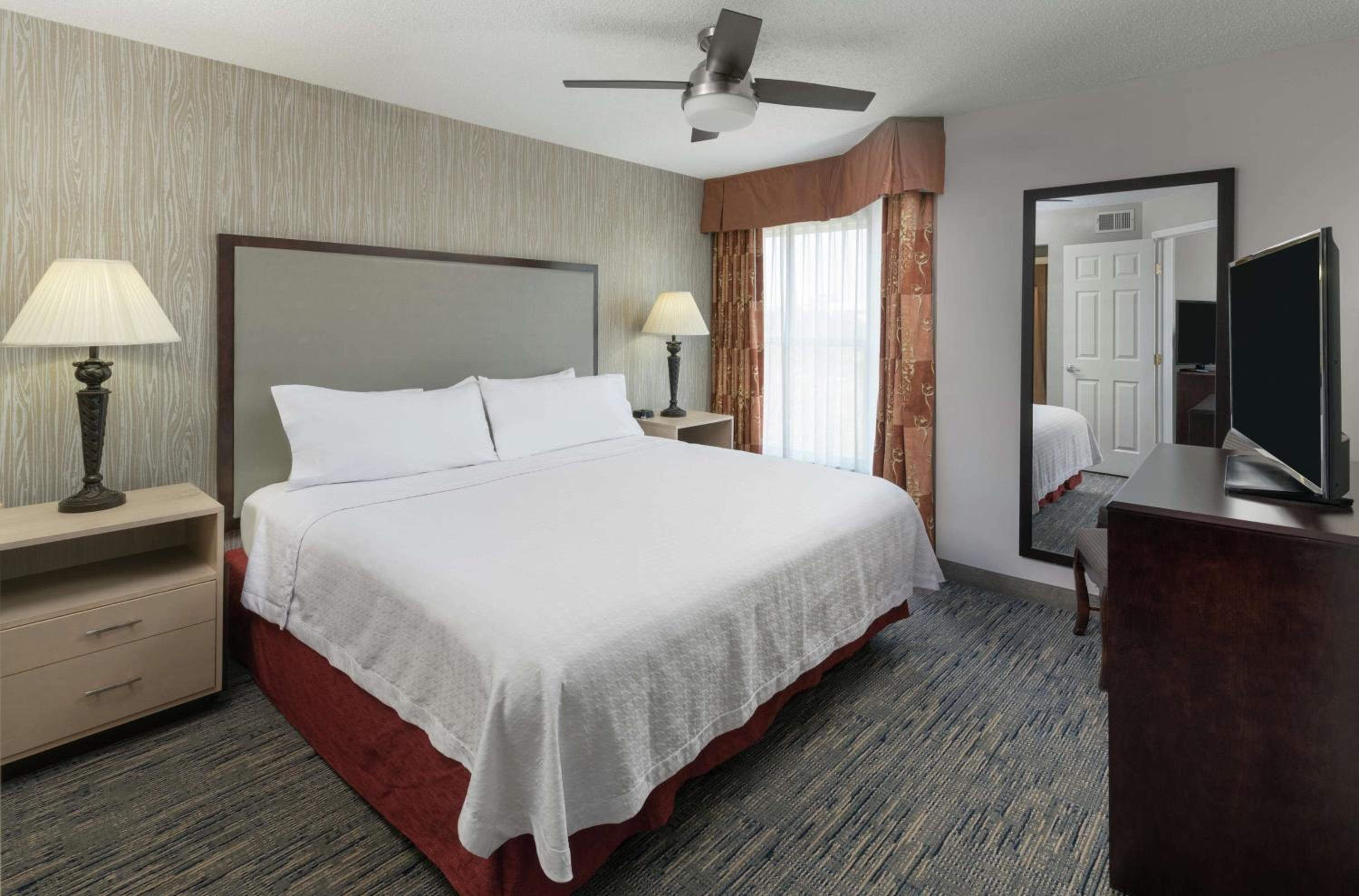 One-Bedroom King Suite with Sofa Bed - Photo 1