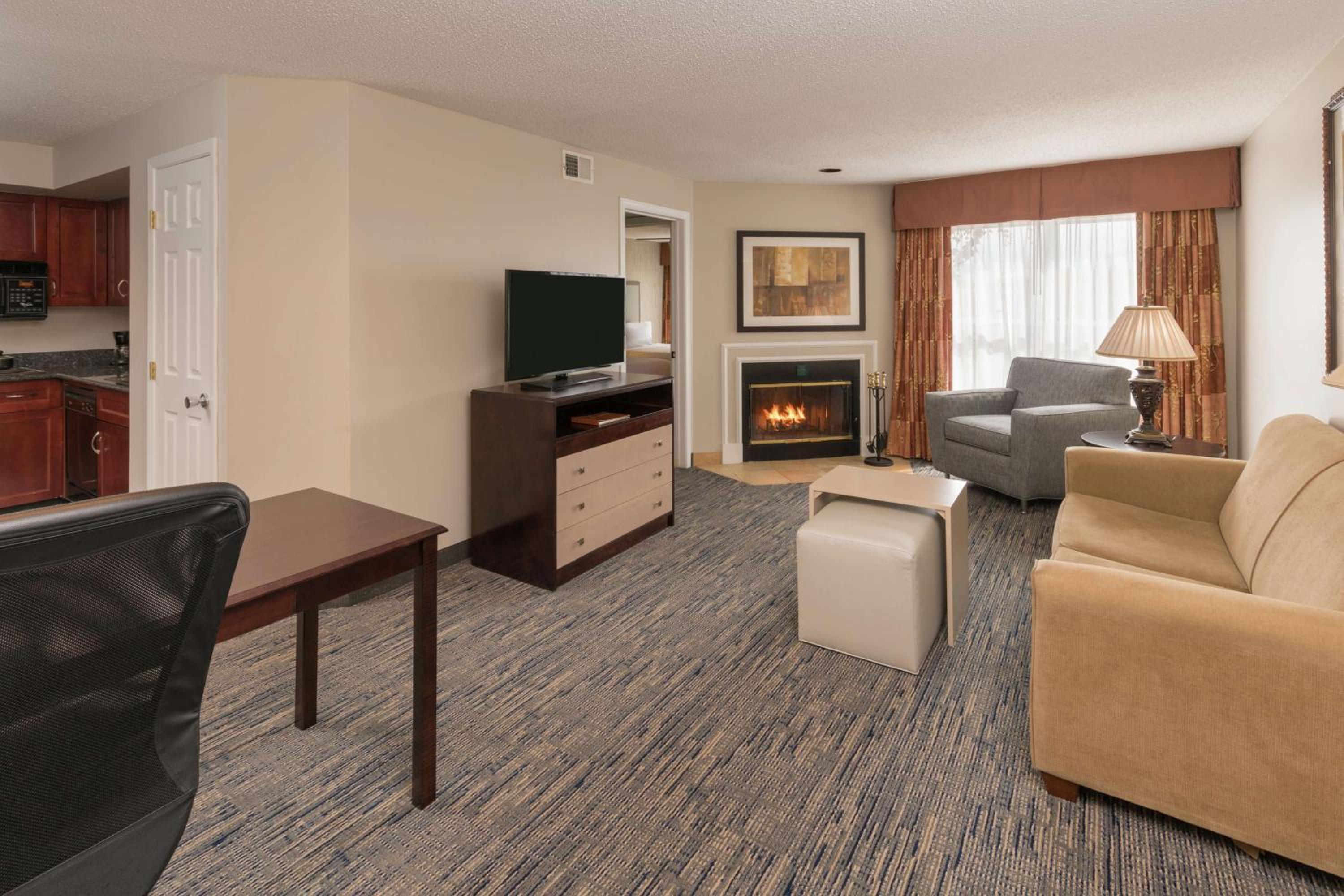 One-Bedroom Suite with Two Double Beds and Sofa Bed - Fireplace photo 3