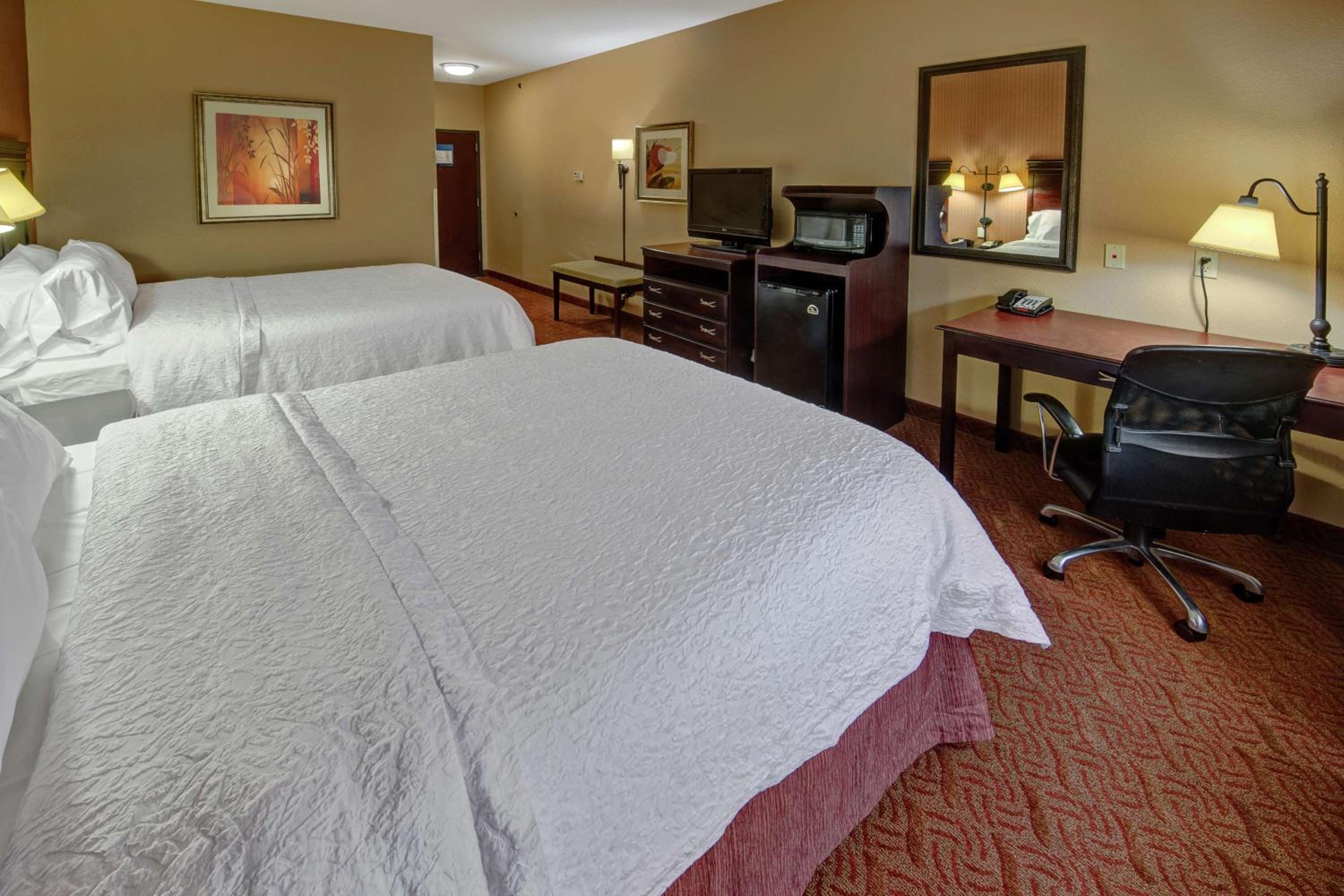 Room with Two Queen Beds - Non-Smoking - Photo 1