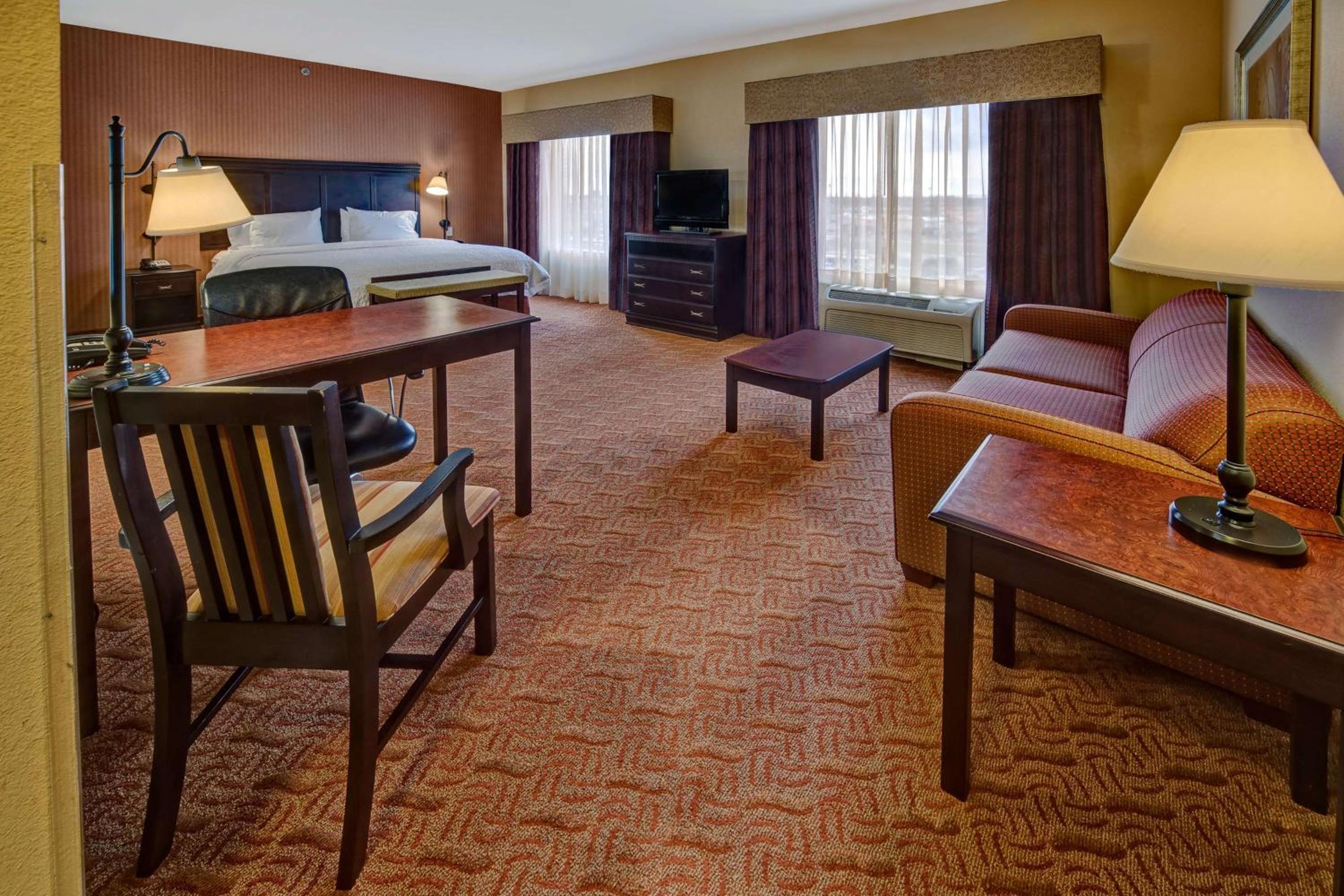 King Room with King Bed - Non-Smoking - Photo 5