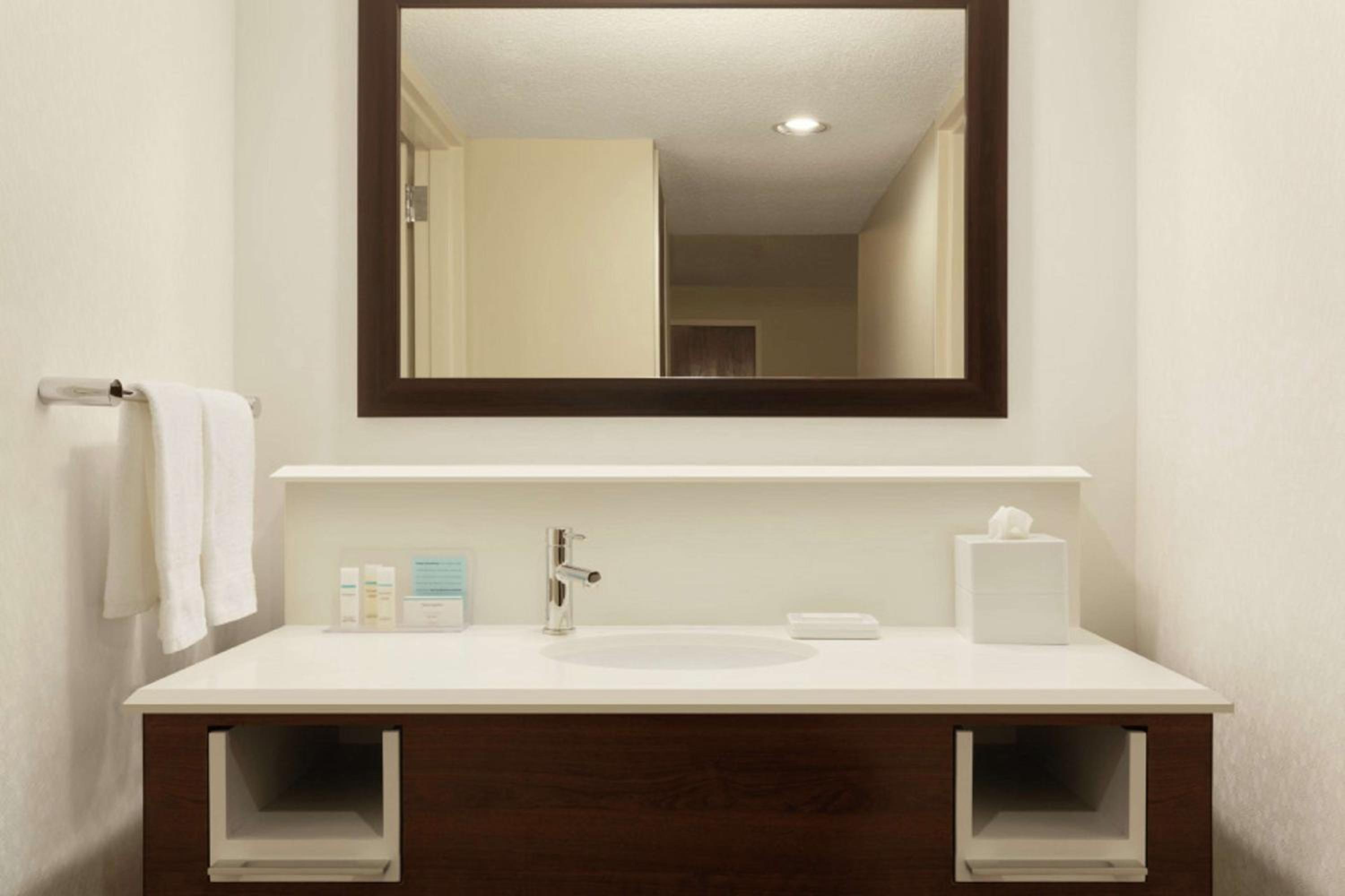 Suite Two Double with Kitchen - Photo 2