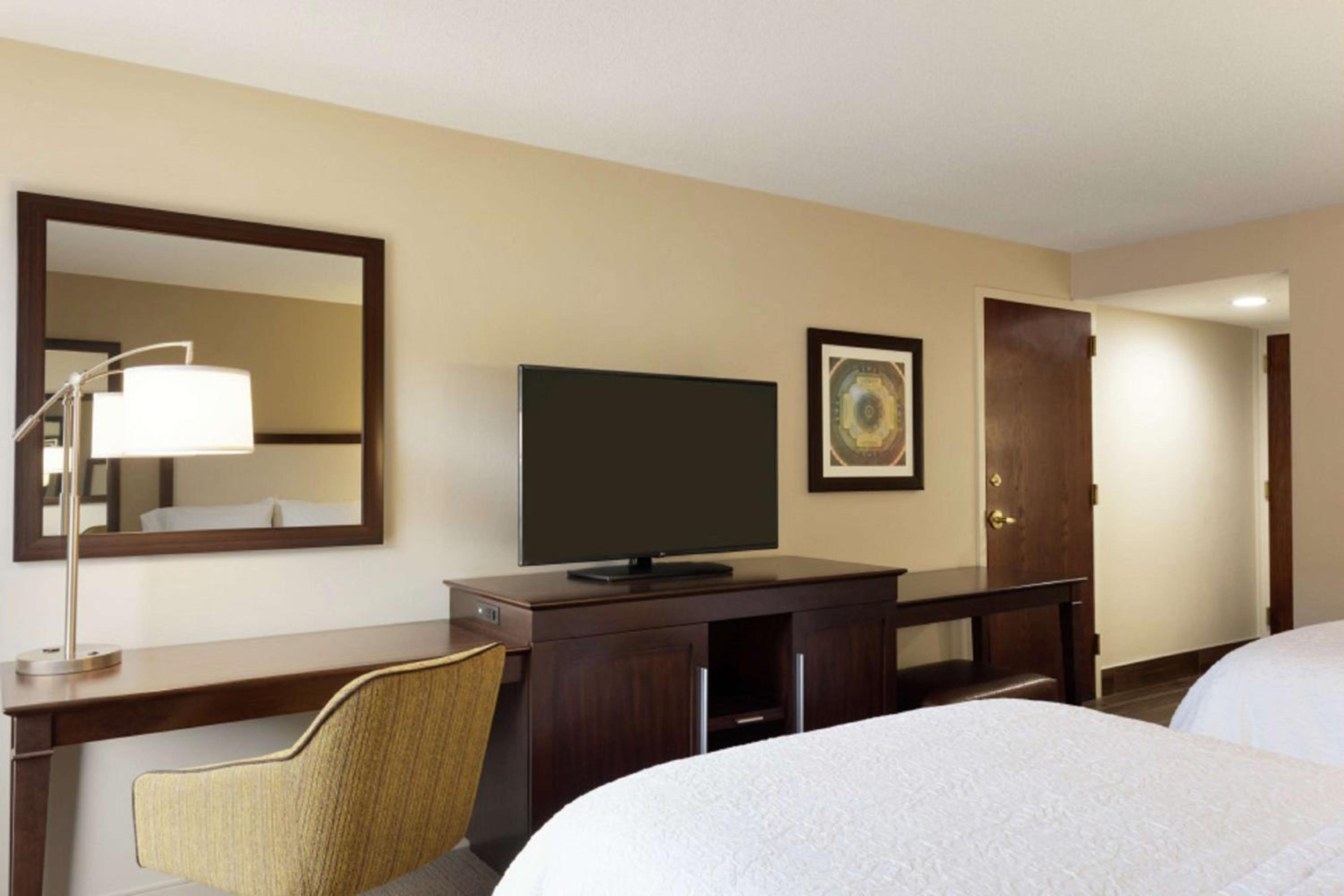 Double Room with Two Double Beds - Non-Smoking - Photo 4