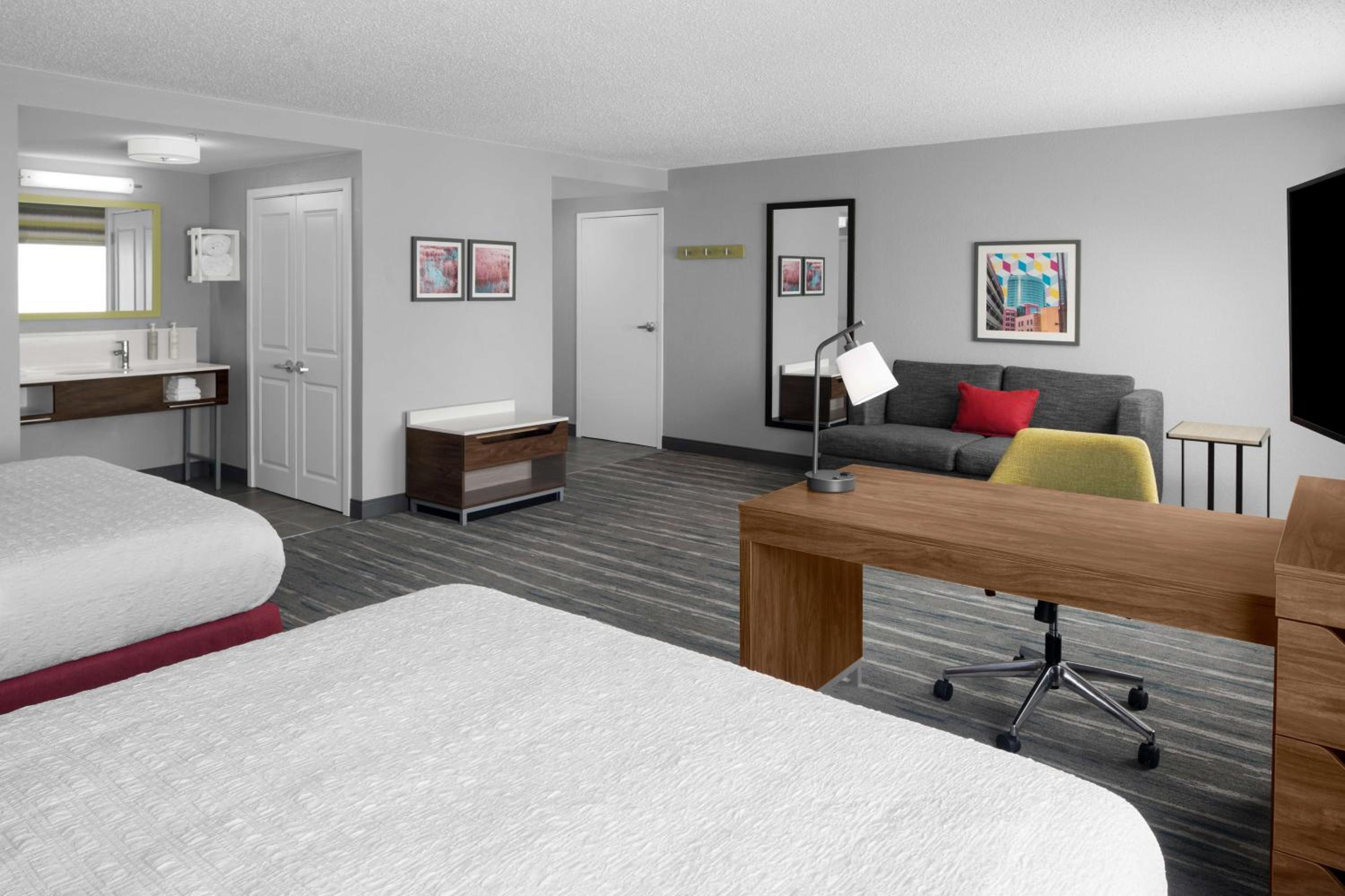 Queen Studio Suite with Two Queen Beds - Non-Smoking - Photo 1