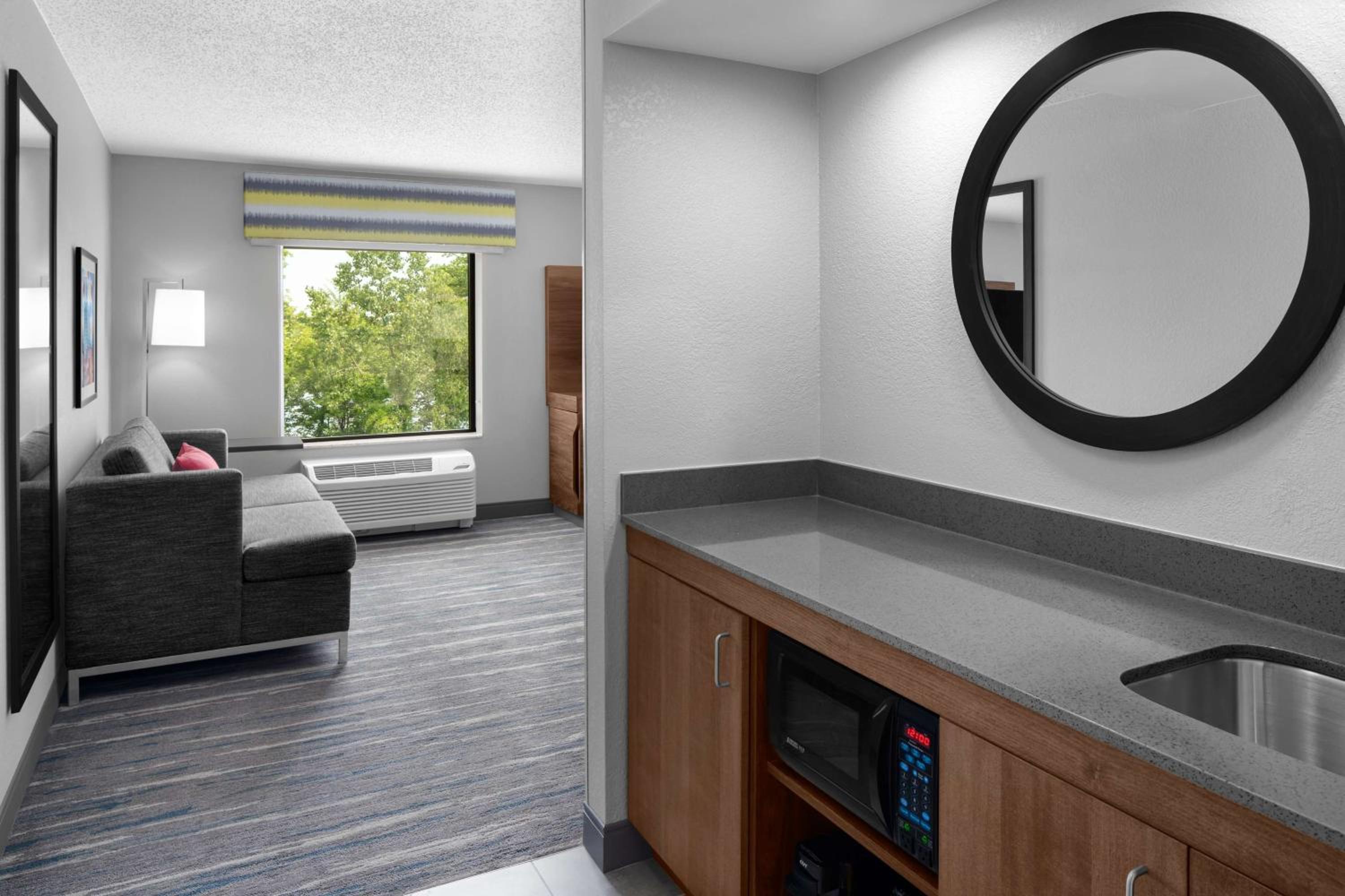 King Studio Suite - Non-Smoking - Photo 1