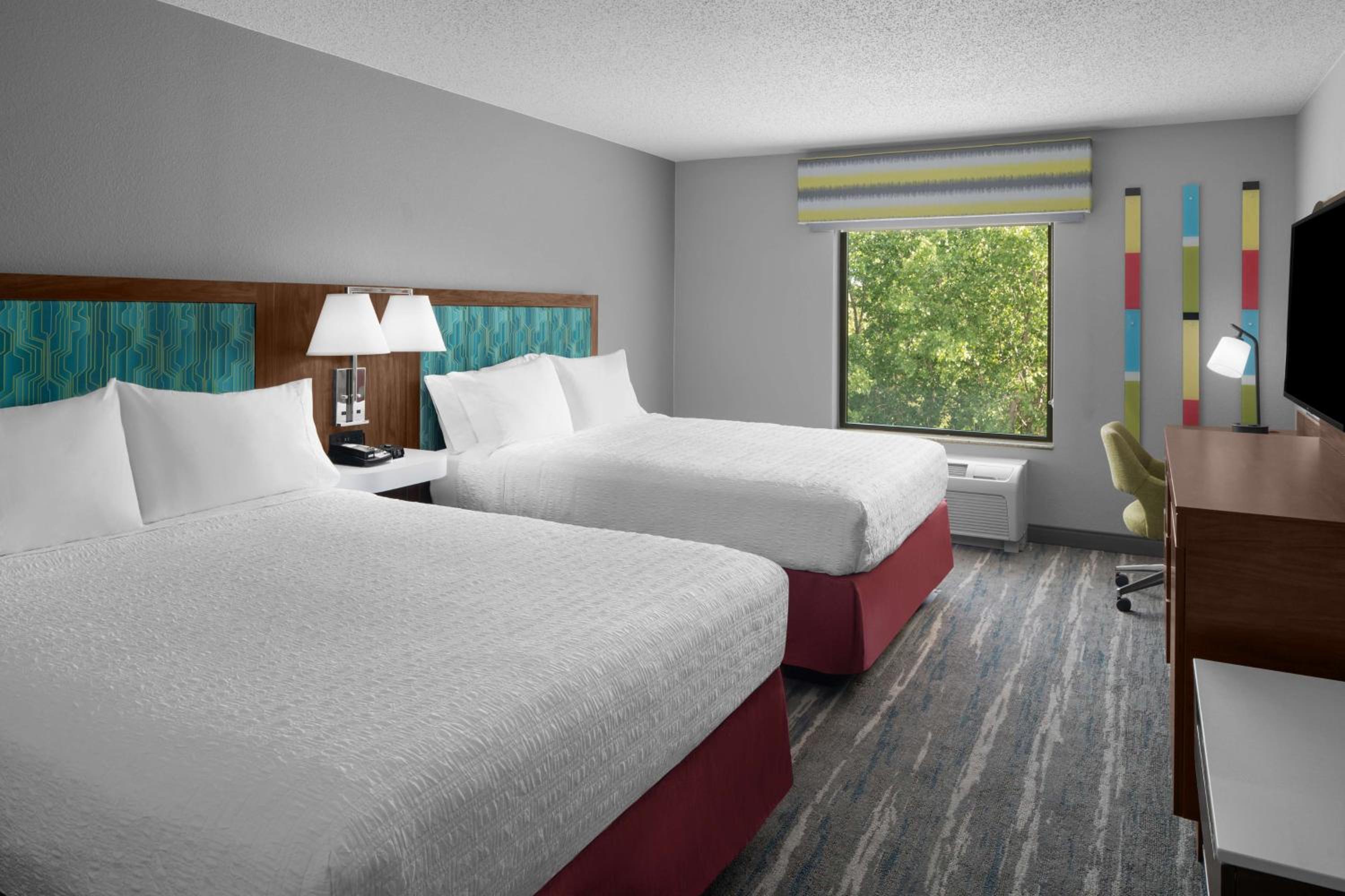 Room with Two Queen Beds - Non-Smoking - Photo 2