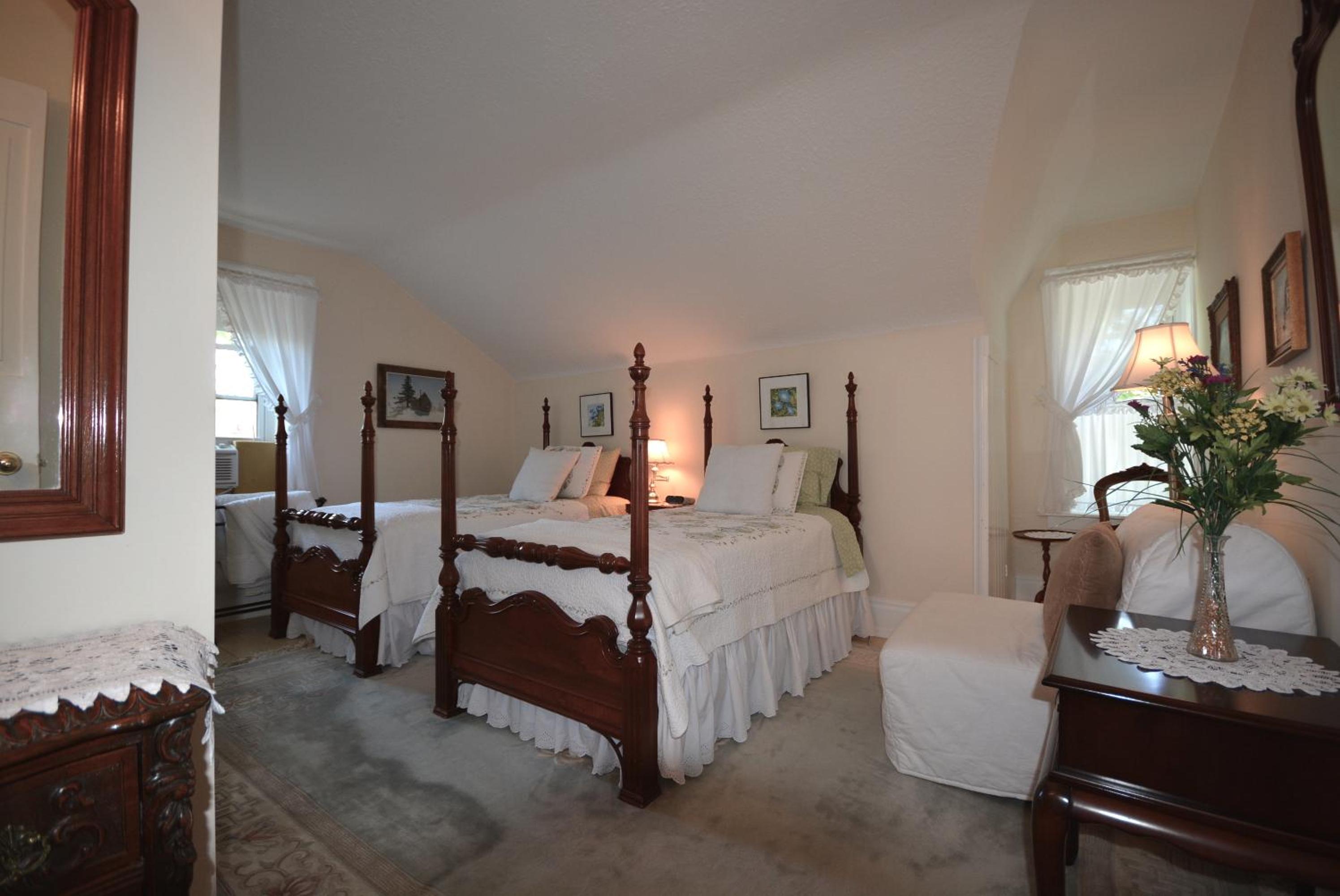Deluxe Twin Room photo 2