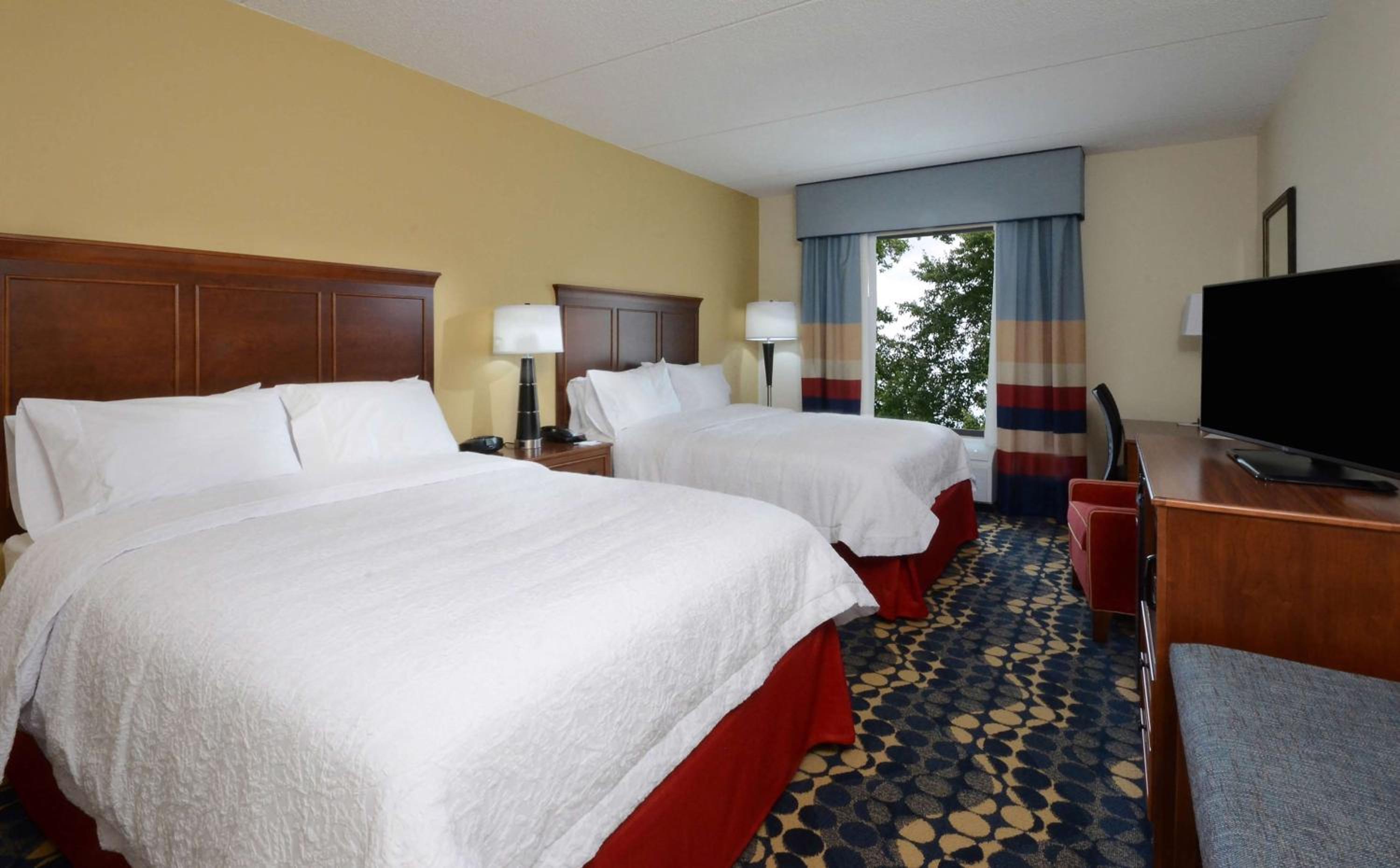 Queen Room with Two Queen Beds (4 Adults) photo 3