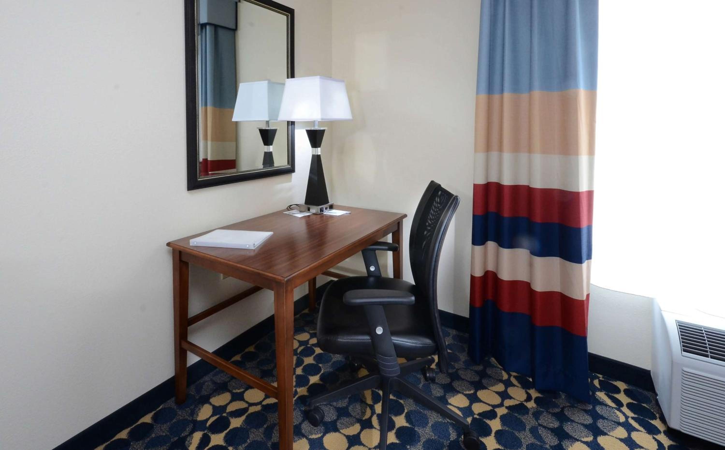 King Room with Accessible Tub - Mobility and Hearing Access/Non-Smoking photo 3