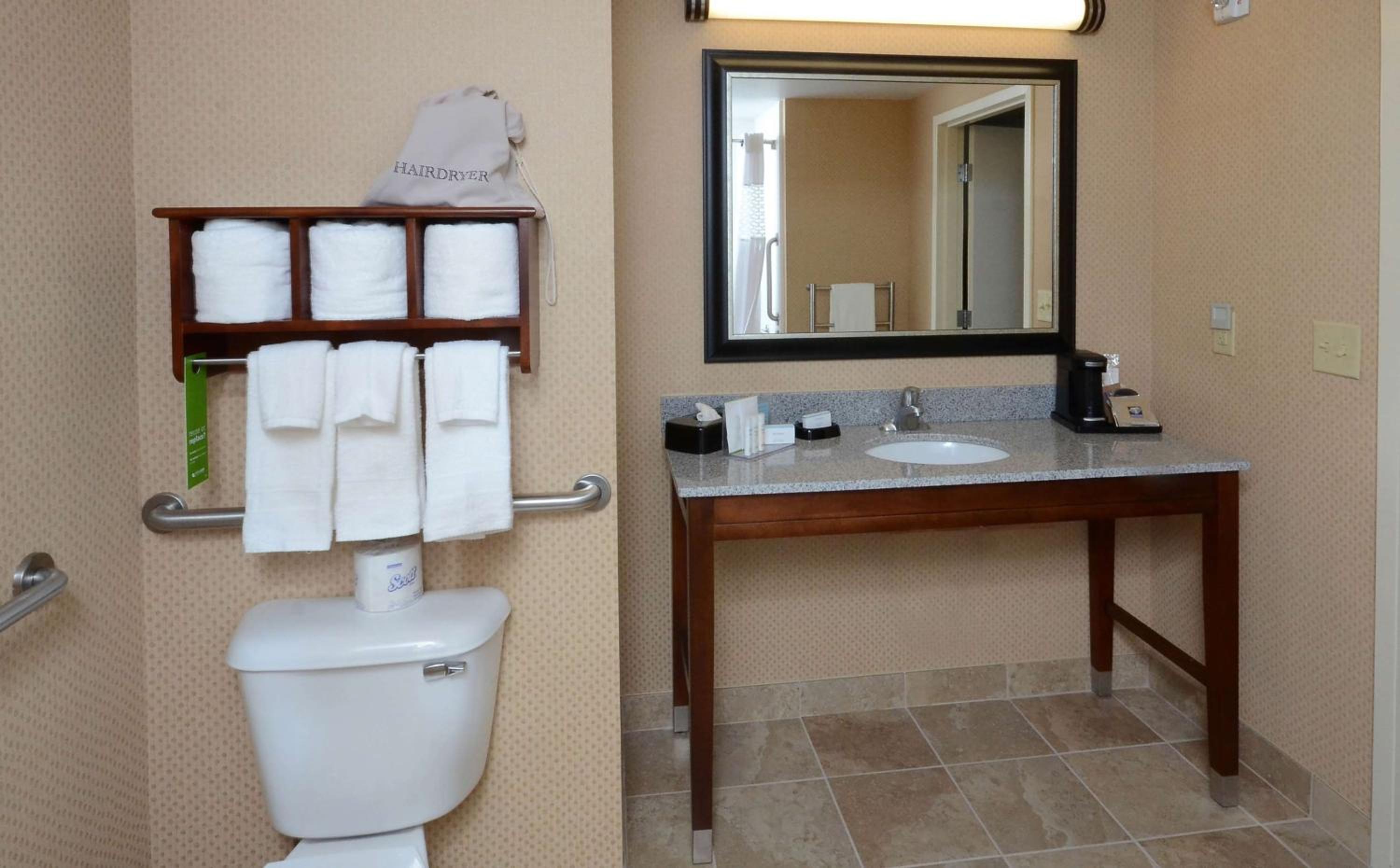 King Room with Accessible Tub - Mobility and Hearing Access/Non-Smoking photo 2