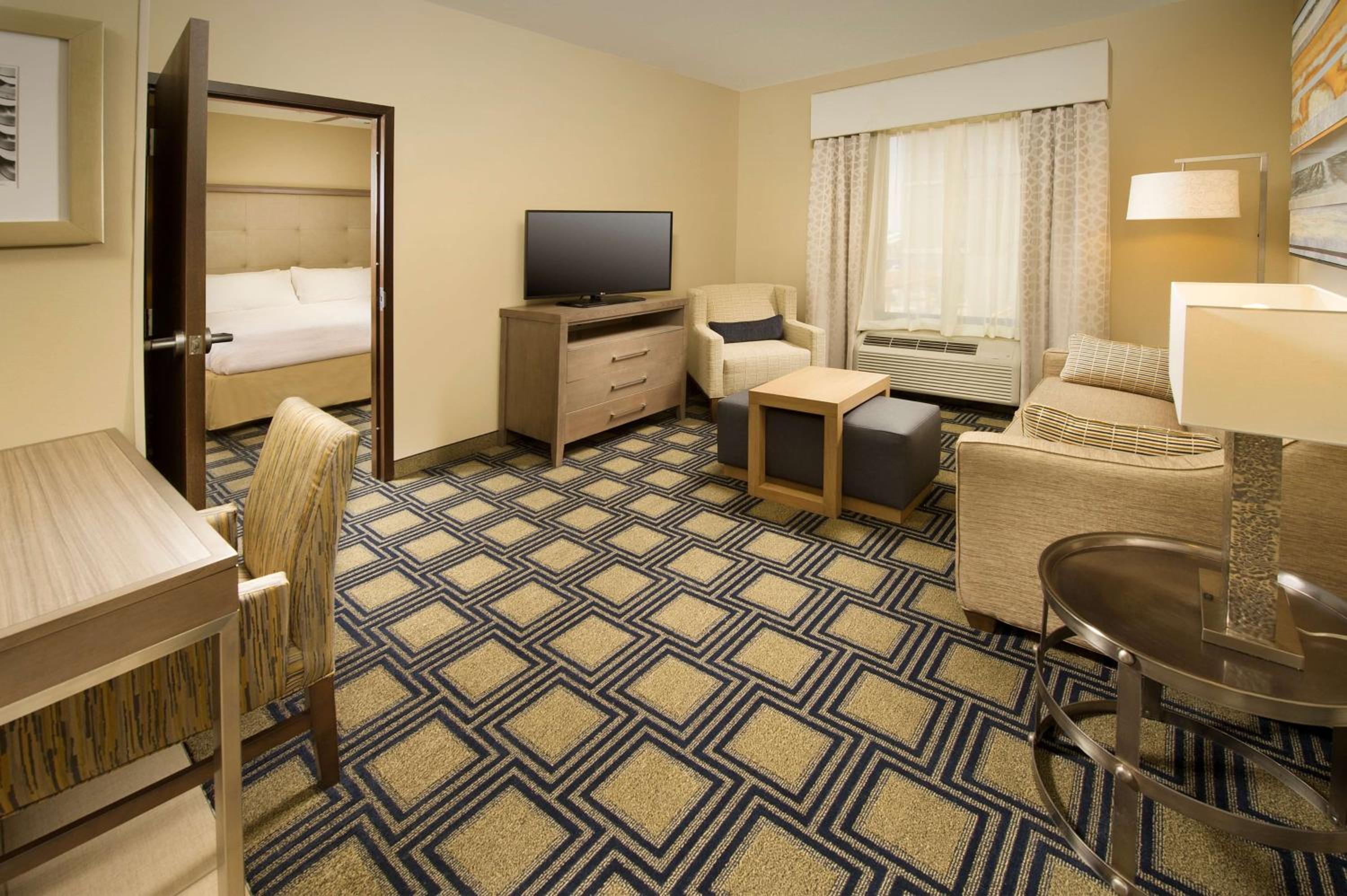 Premium King Studio Suite - Non-Smoking