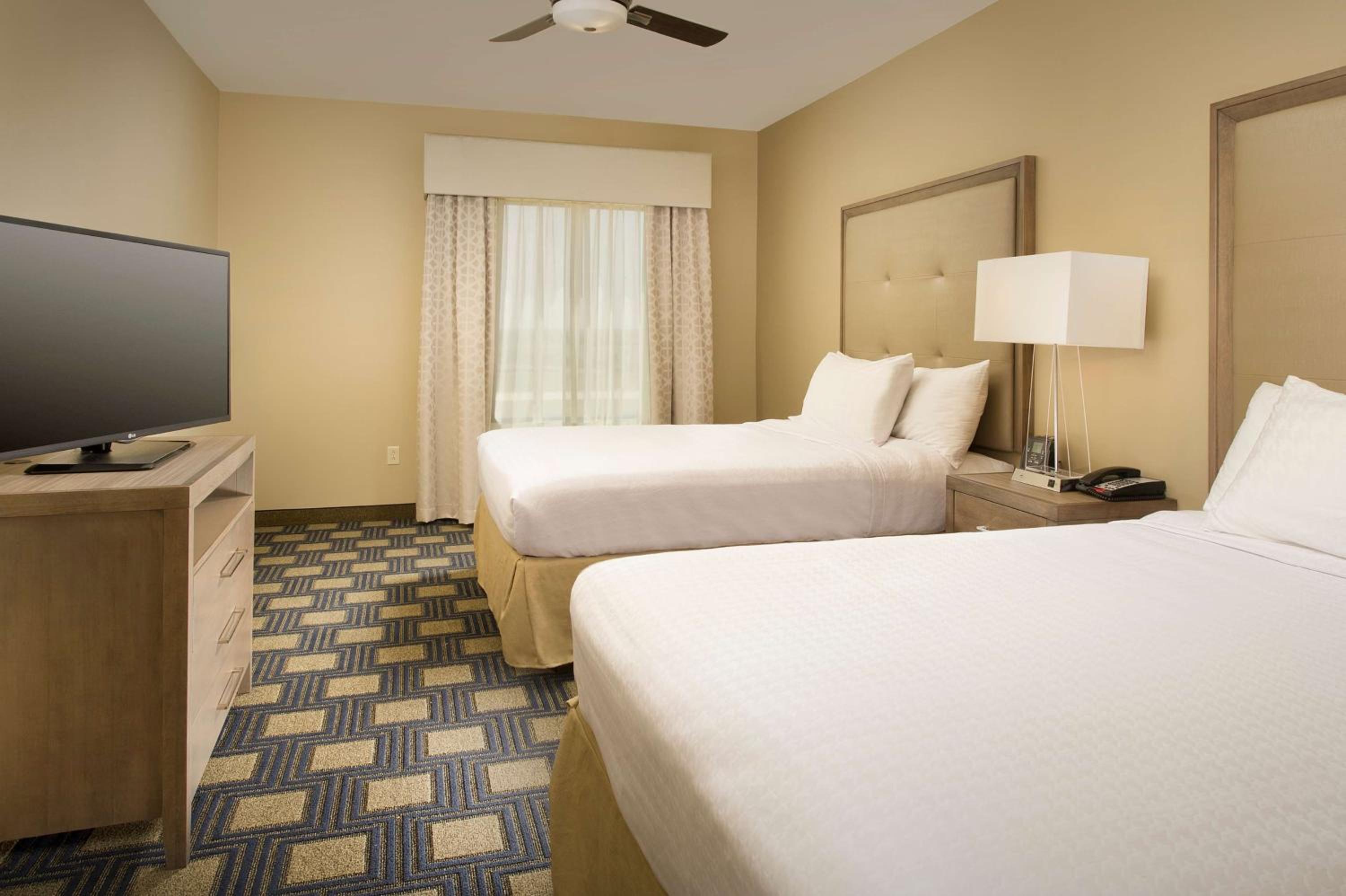 One-Bedroom King Suite - Non-Smoking